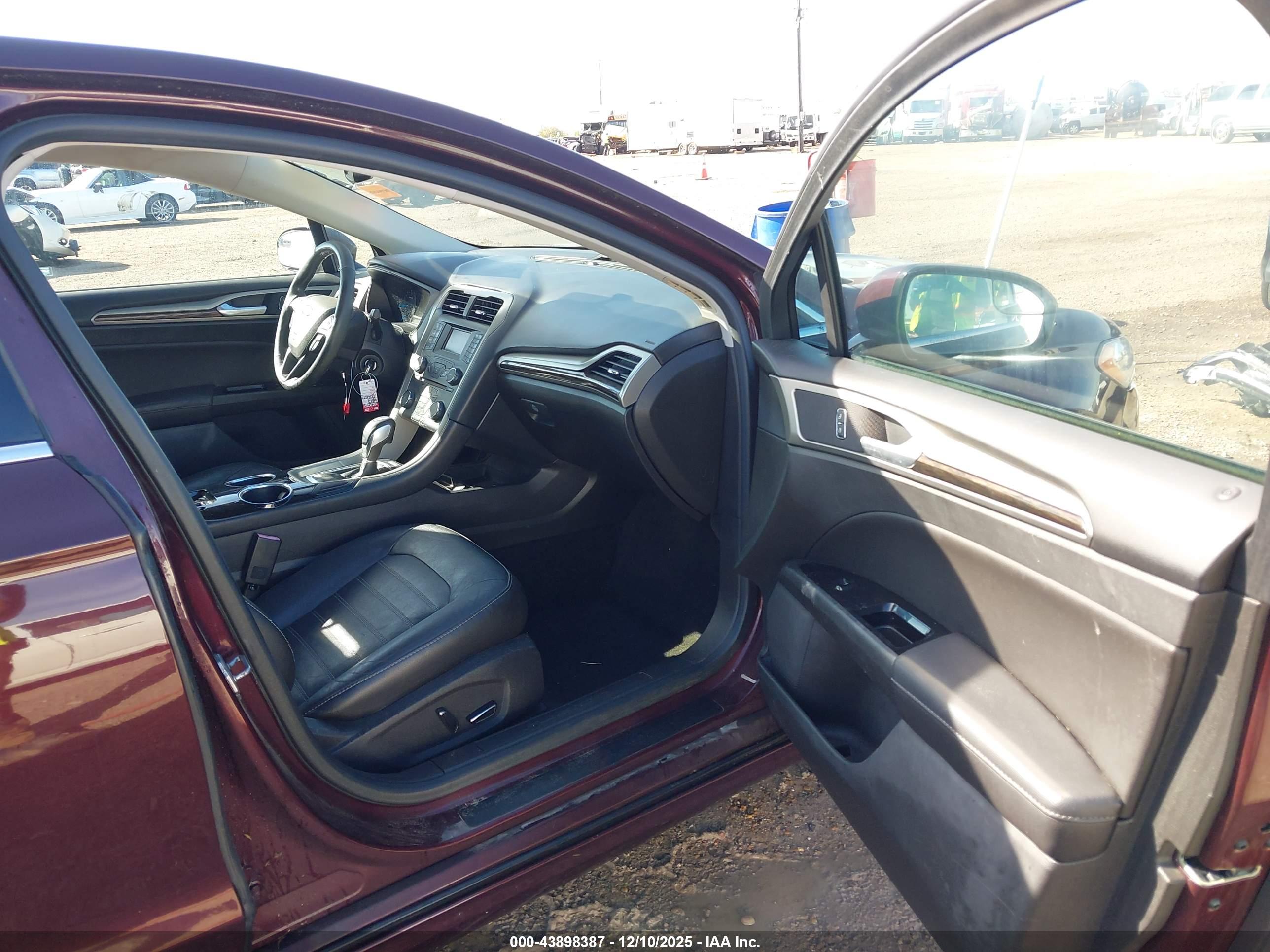 FORD FUSION image 5
