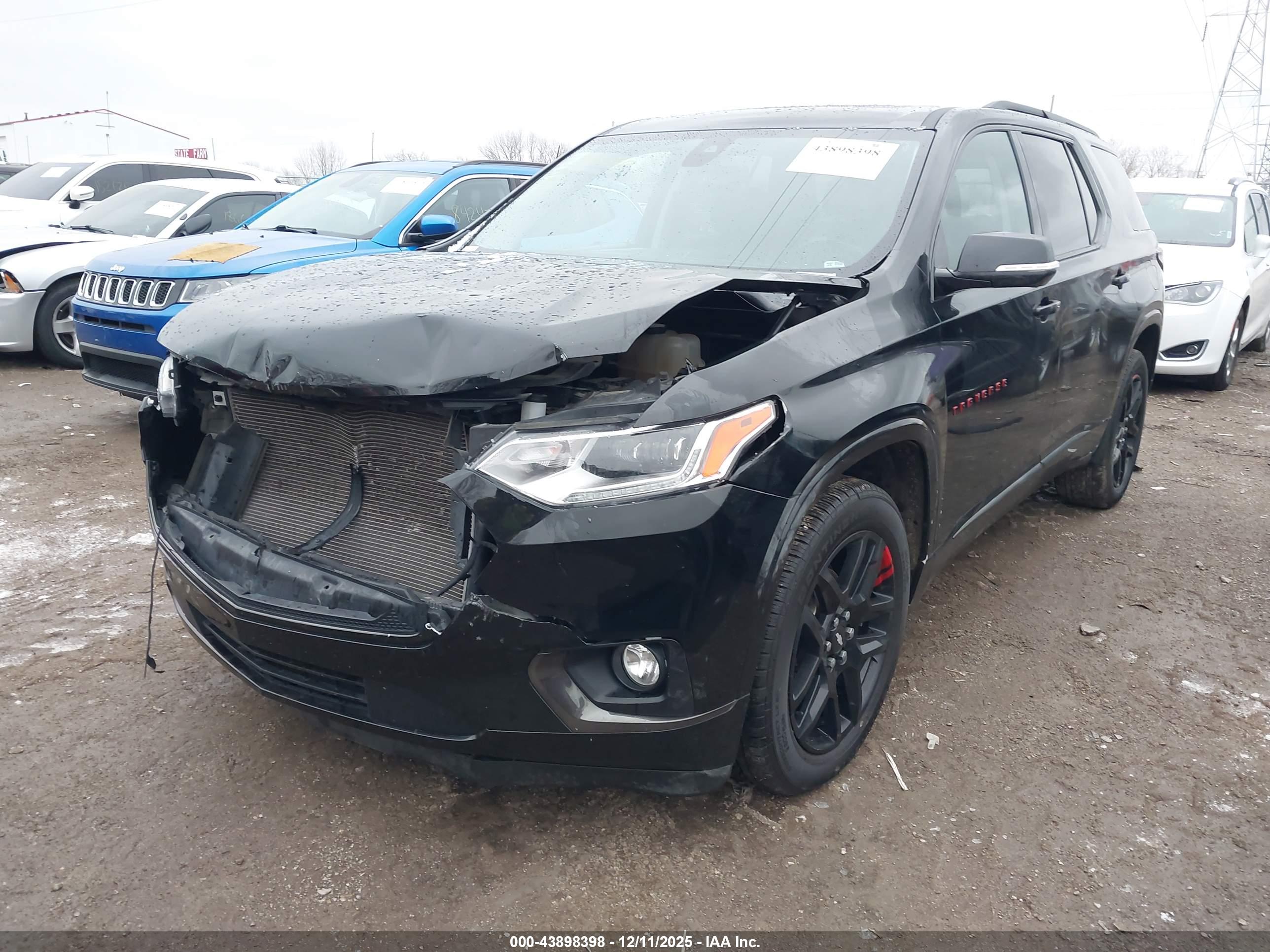 CHEVROLET TRAVERSE image 2
