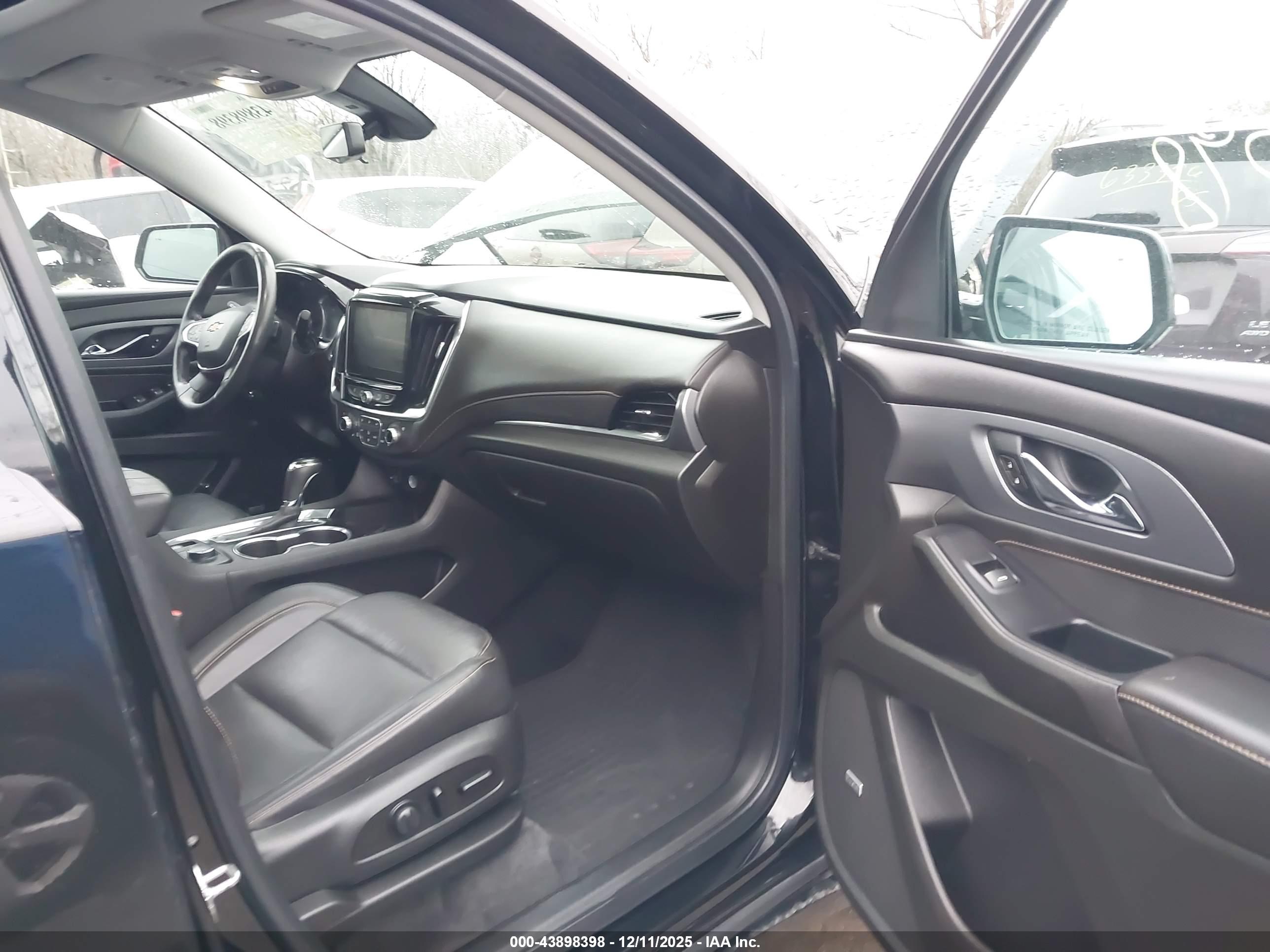 CHEVROLET TRAVERSE image 5