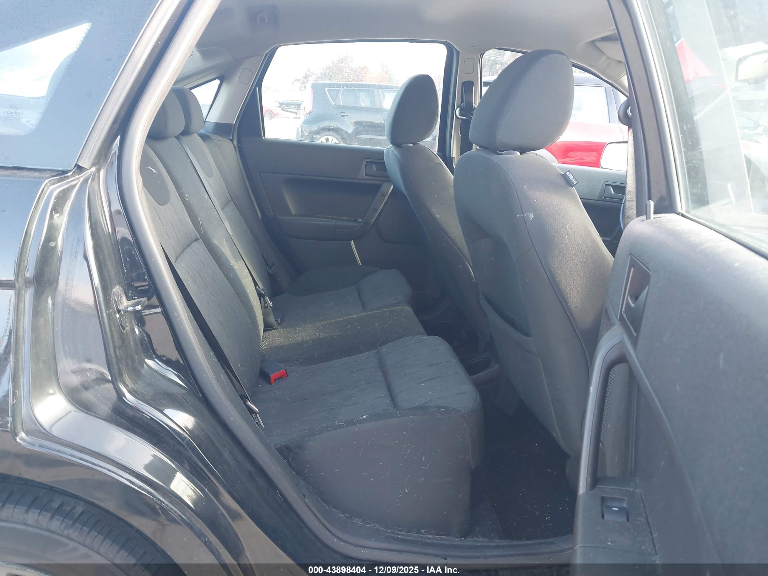 FORD FOCUS image 8