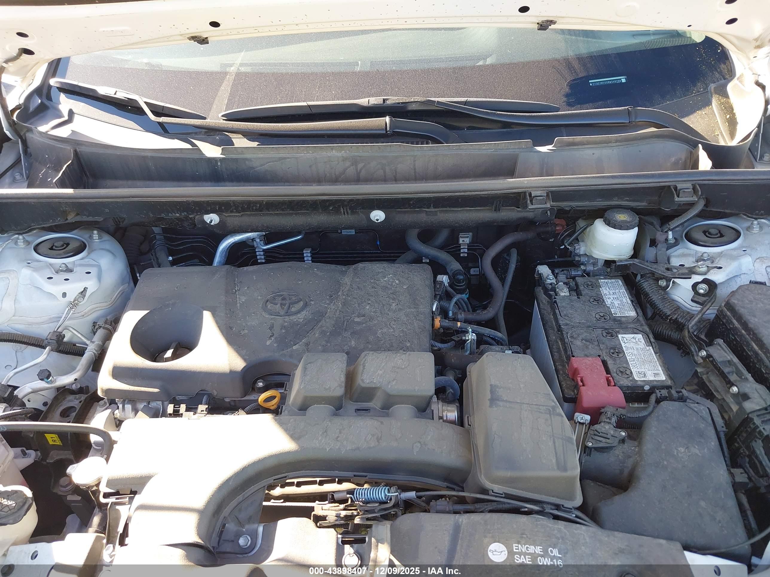 TOYOTA RAV4 image 10
