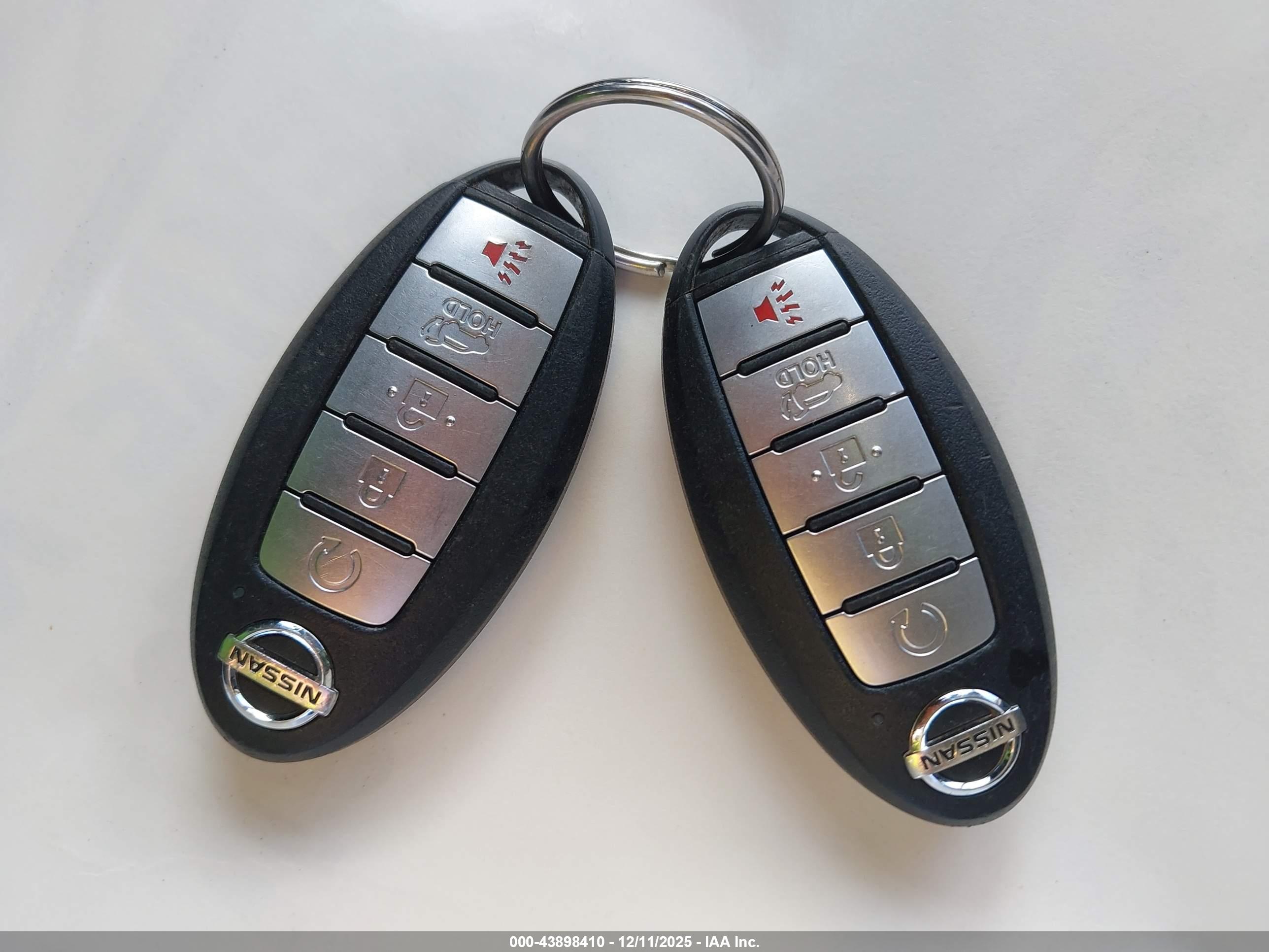 NISSAN ROGUE image 11