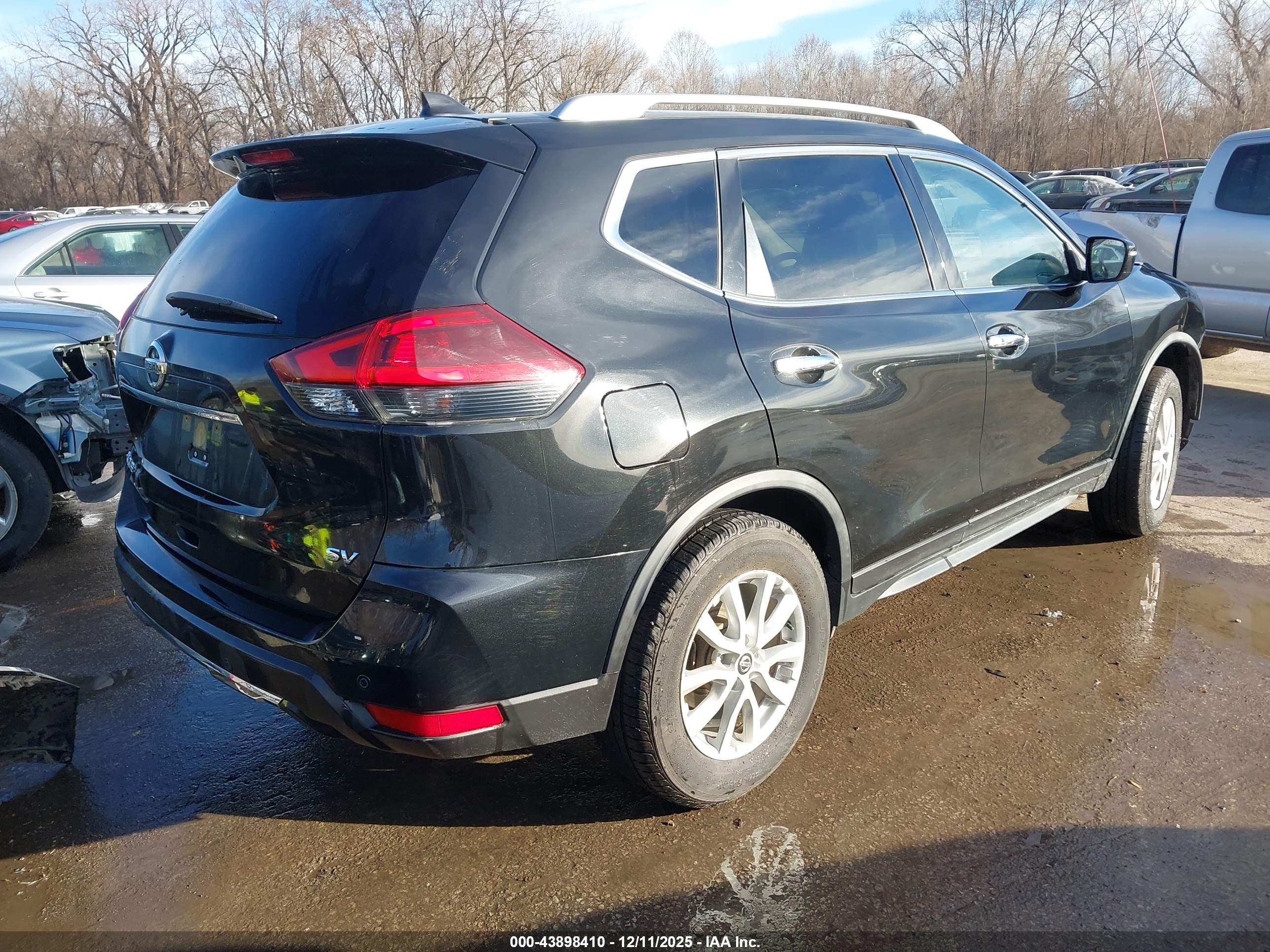 NISSAN ROGUE image 4