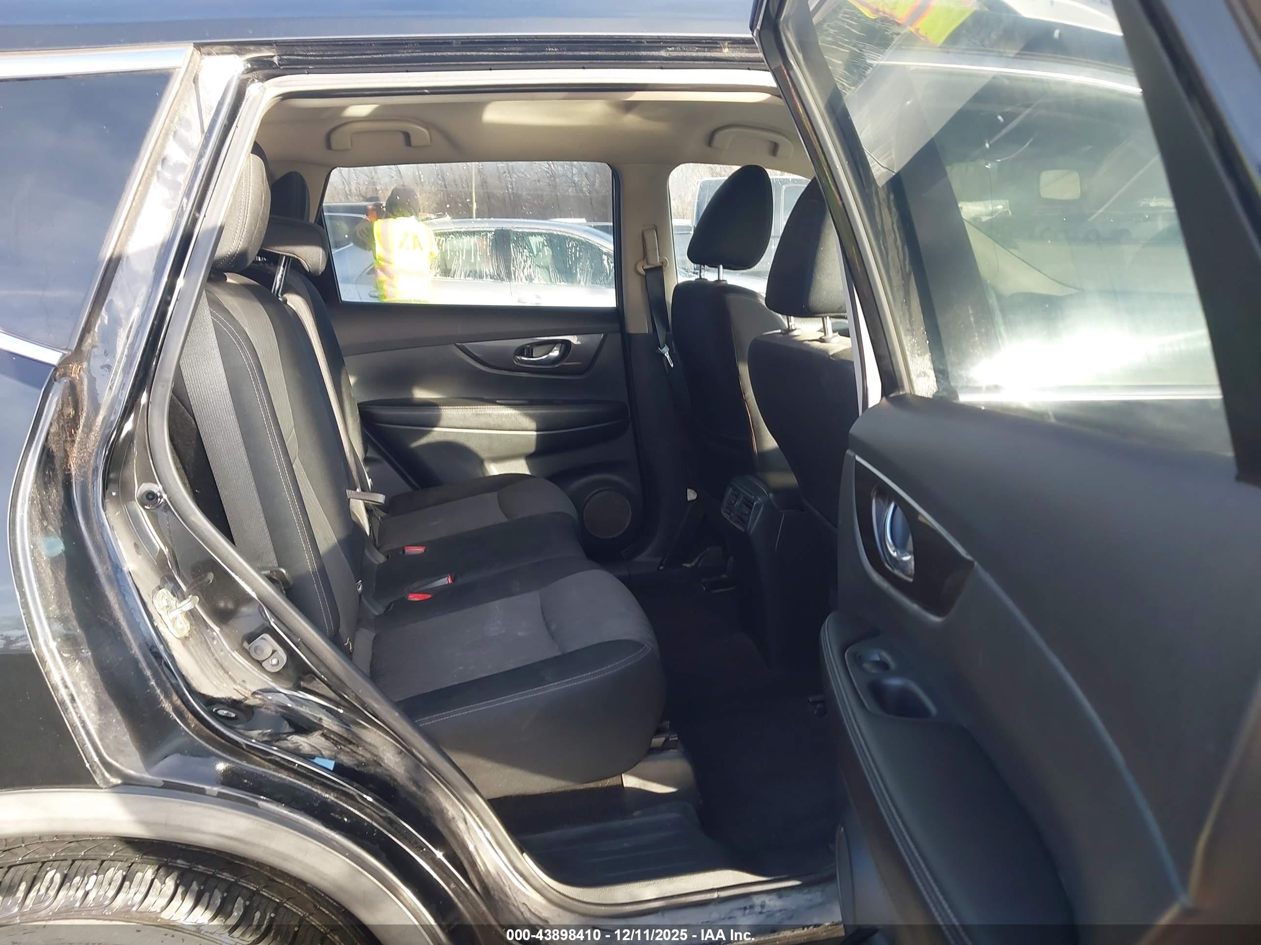 NISSAN ROGUE image 8