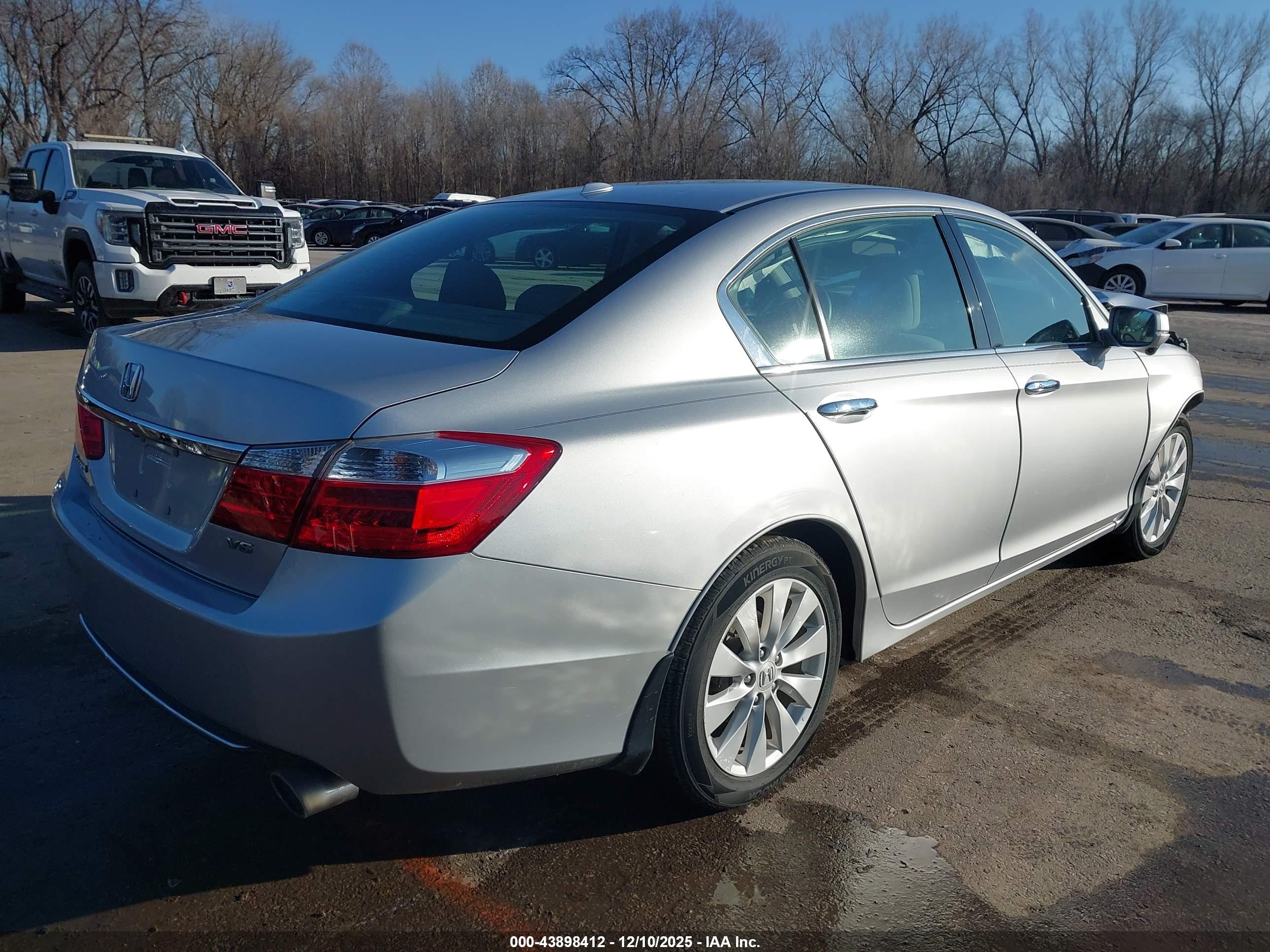 HONDA ACCORD image 4