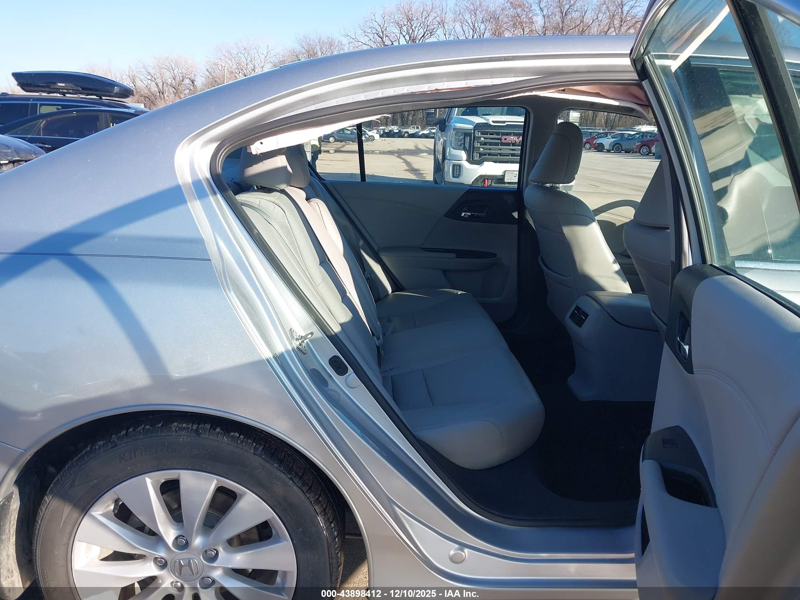 HONDA ACCORD image 8