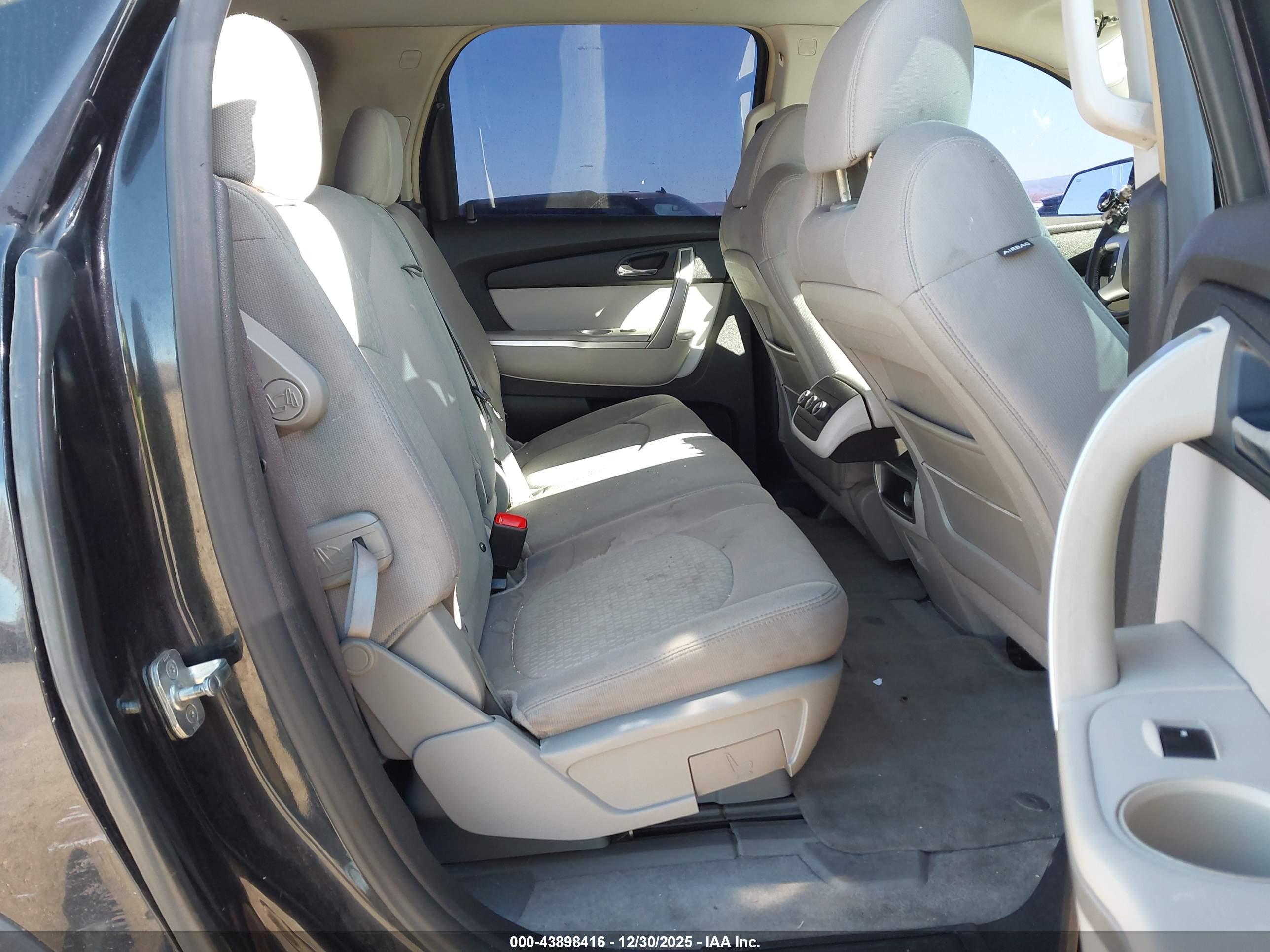 GMC ACADIA image 8