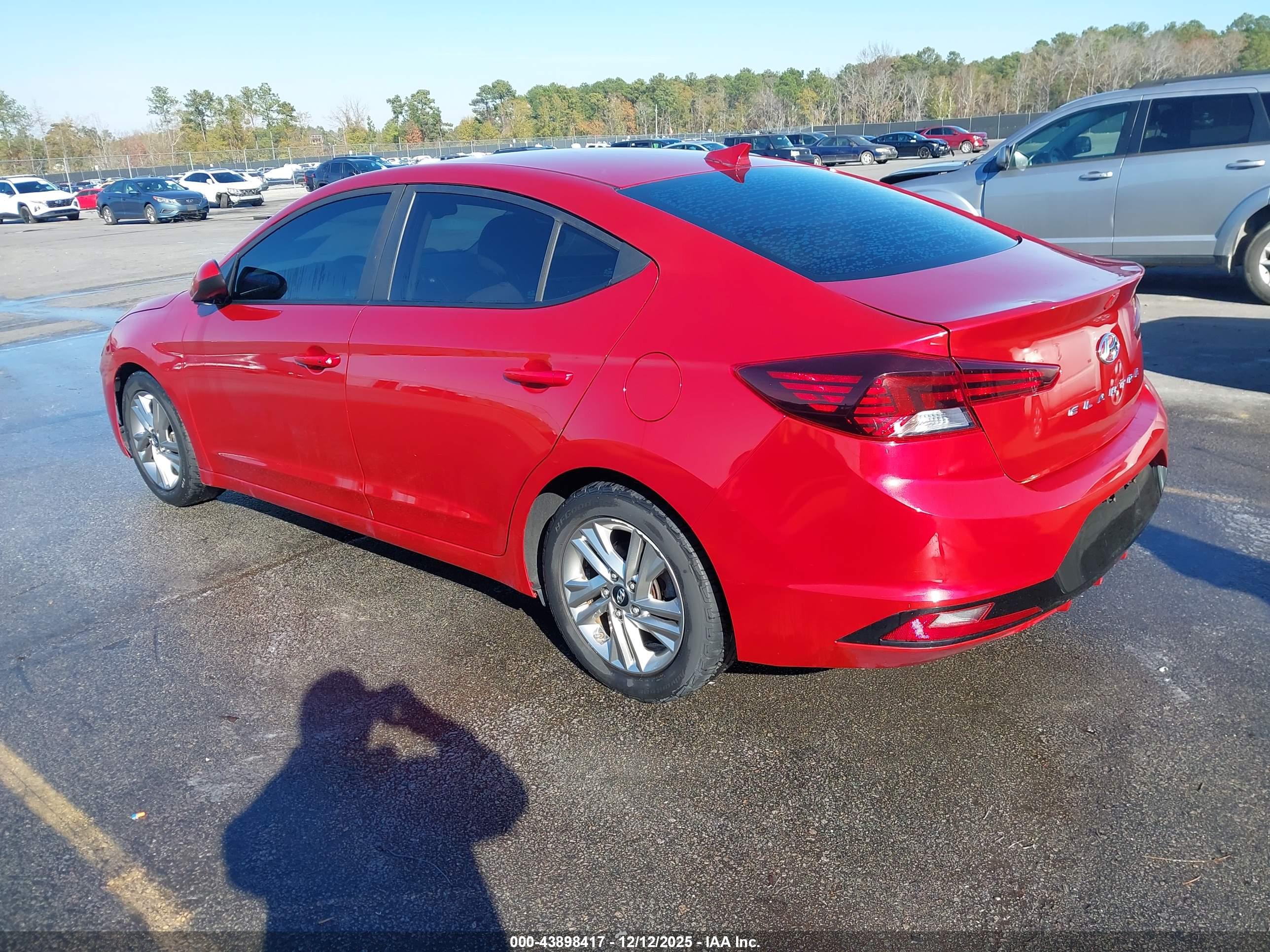 HYUNDAI ELANTRA image 3