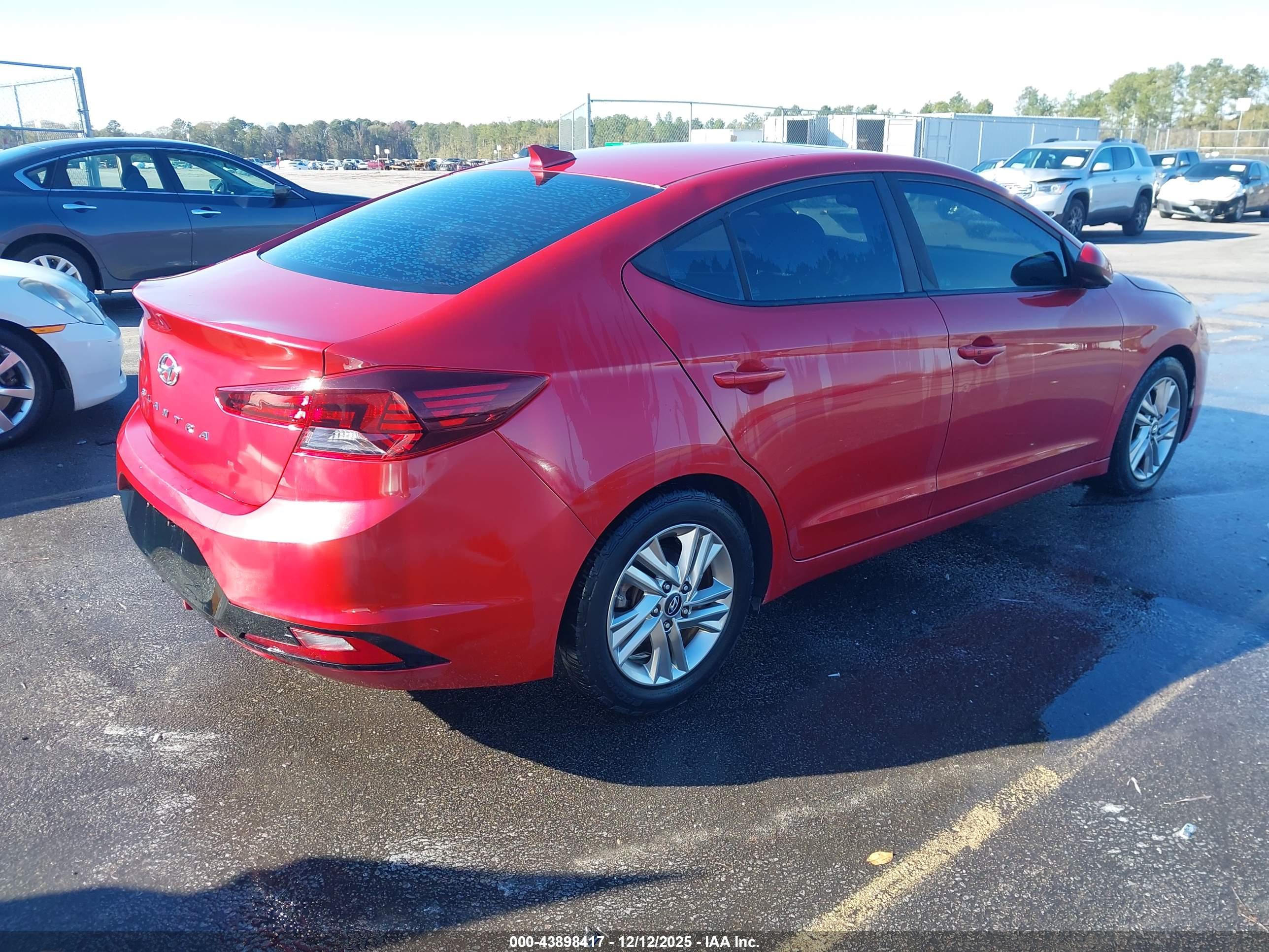 HYUNDAI ELANTRA image 4