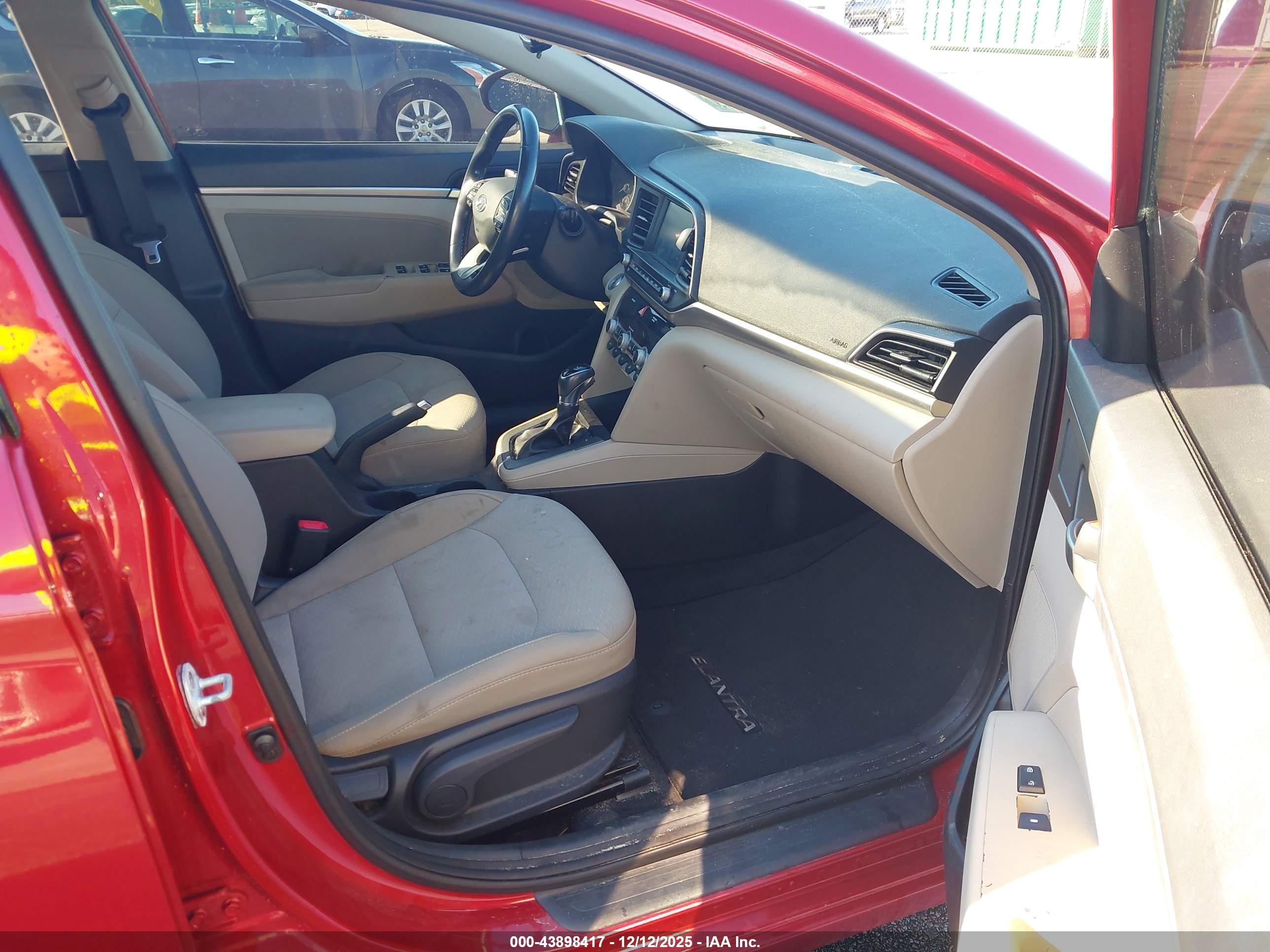 HYUNDAI ELANTRA image 5