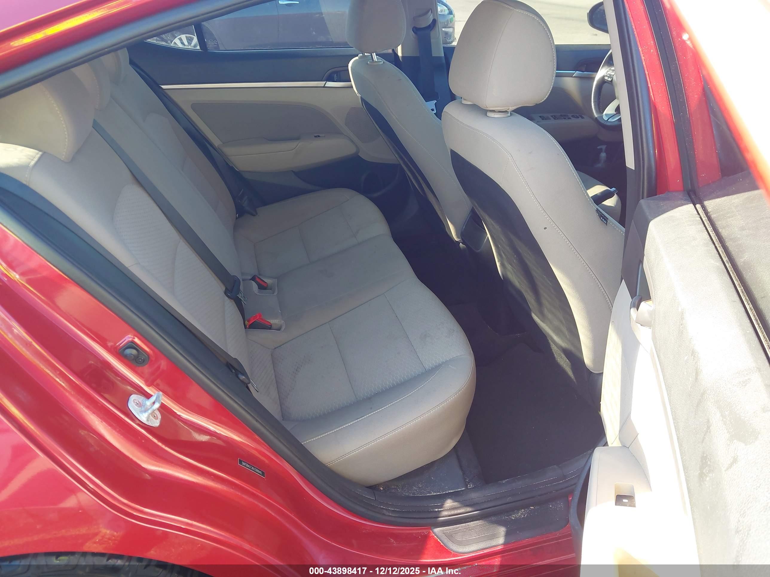 HYUNDAI ELANTRA image 8