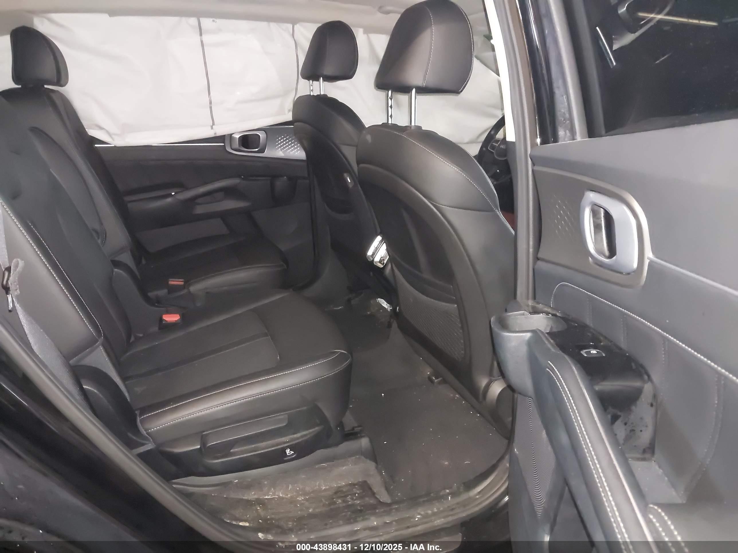 KIA SORENTO image 8