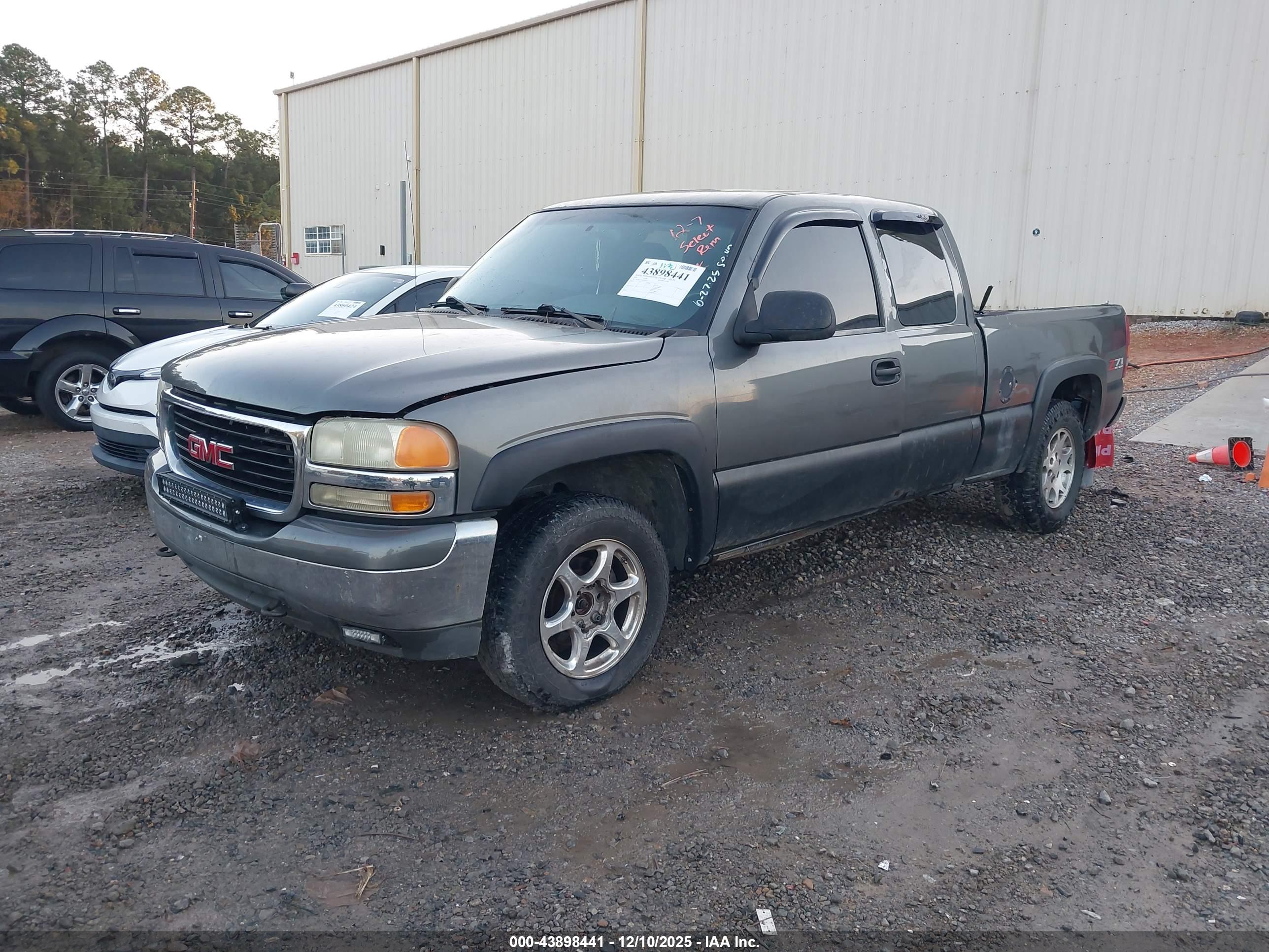 GMC SIERRA image 2