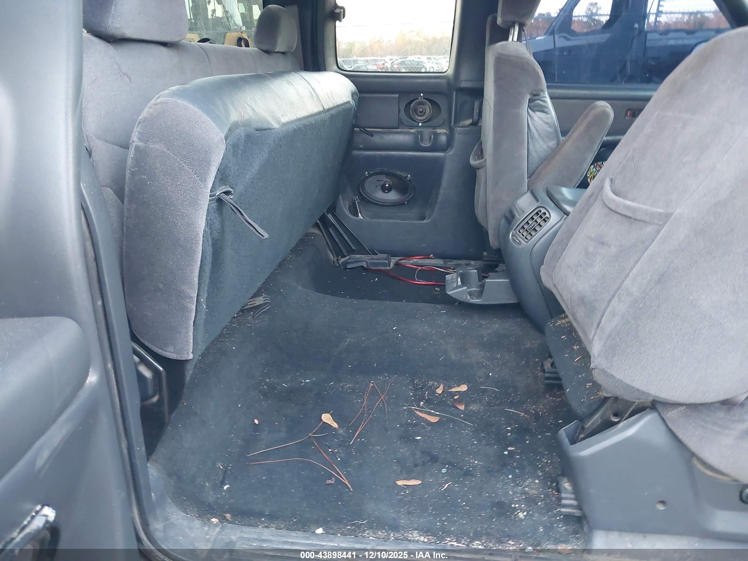 GMC SIERRA image 8