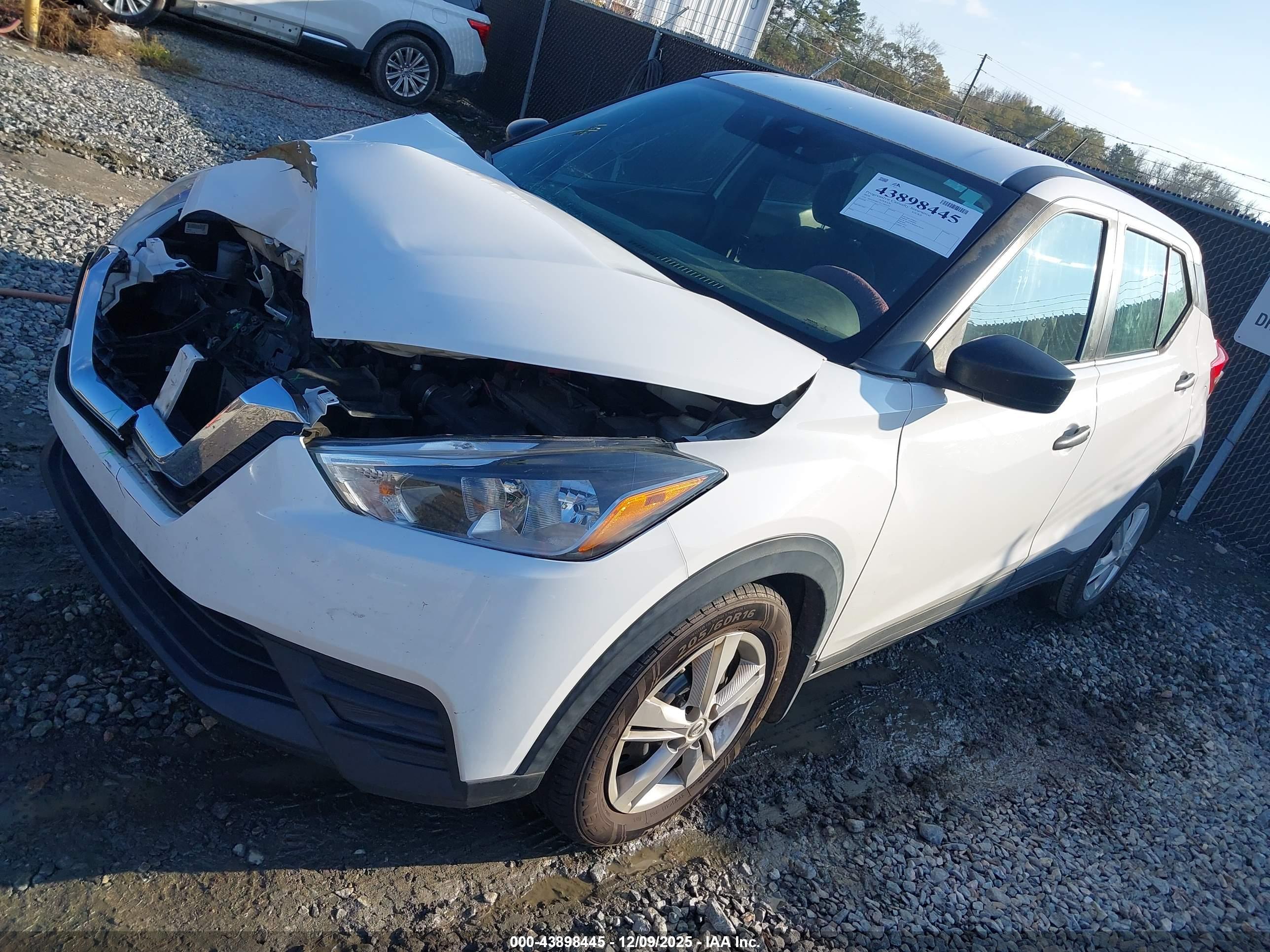 NISSAN KICKS image 2