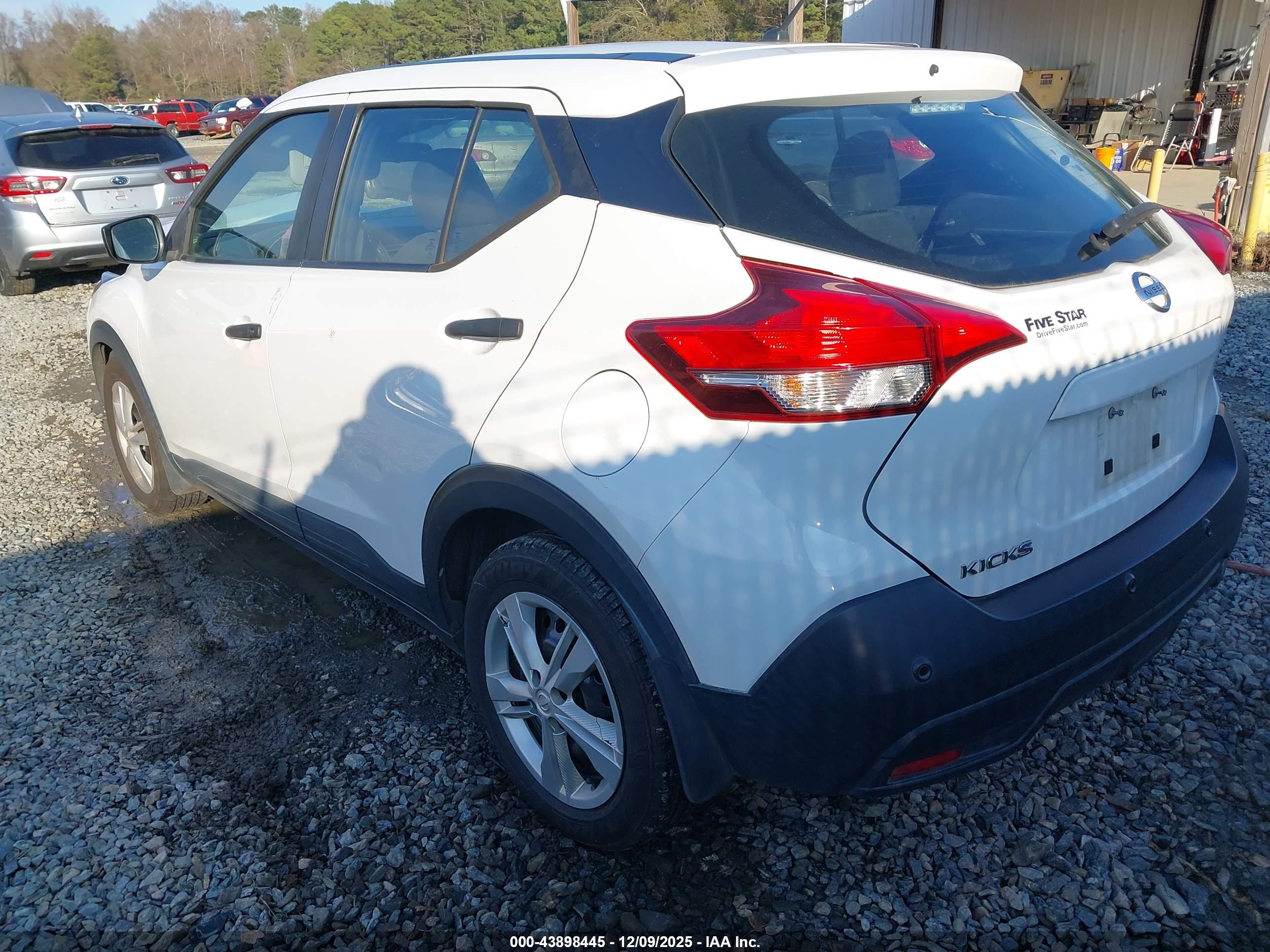 NISSAN KICKS image 3