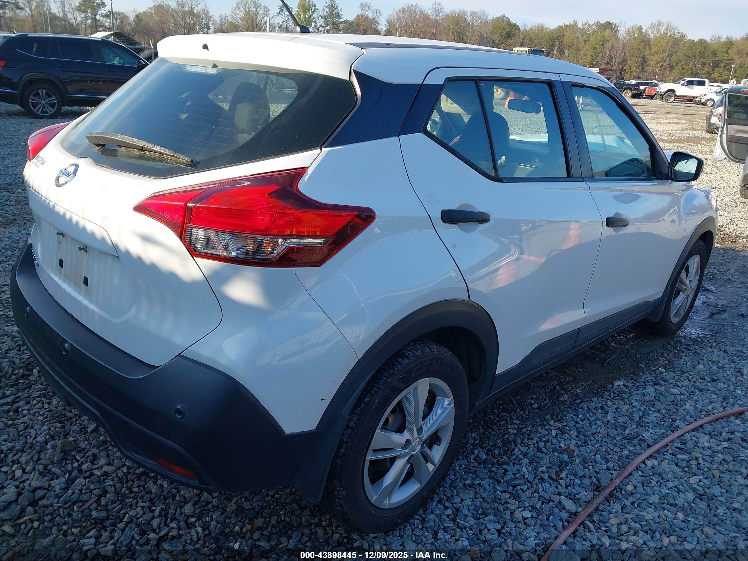 NISSAN KICKS image 4
