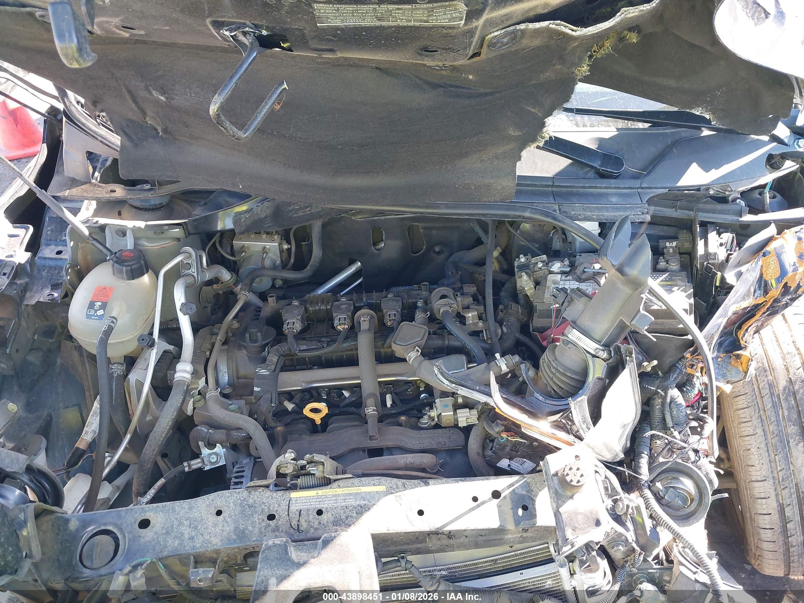 NISSAN VERSA image 10