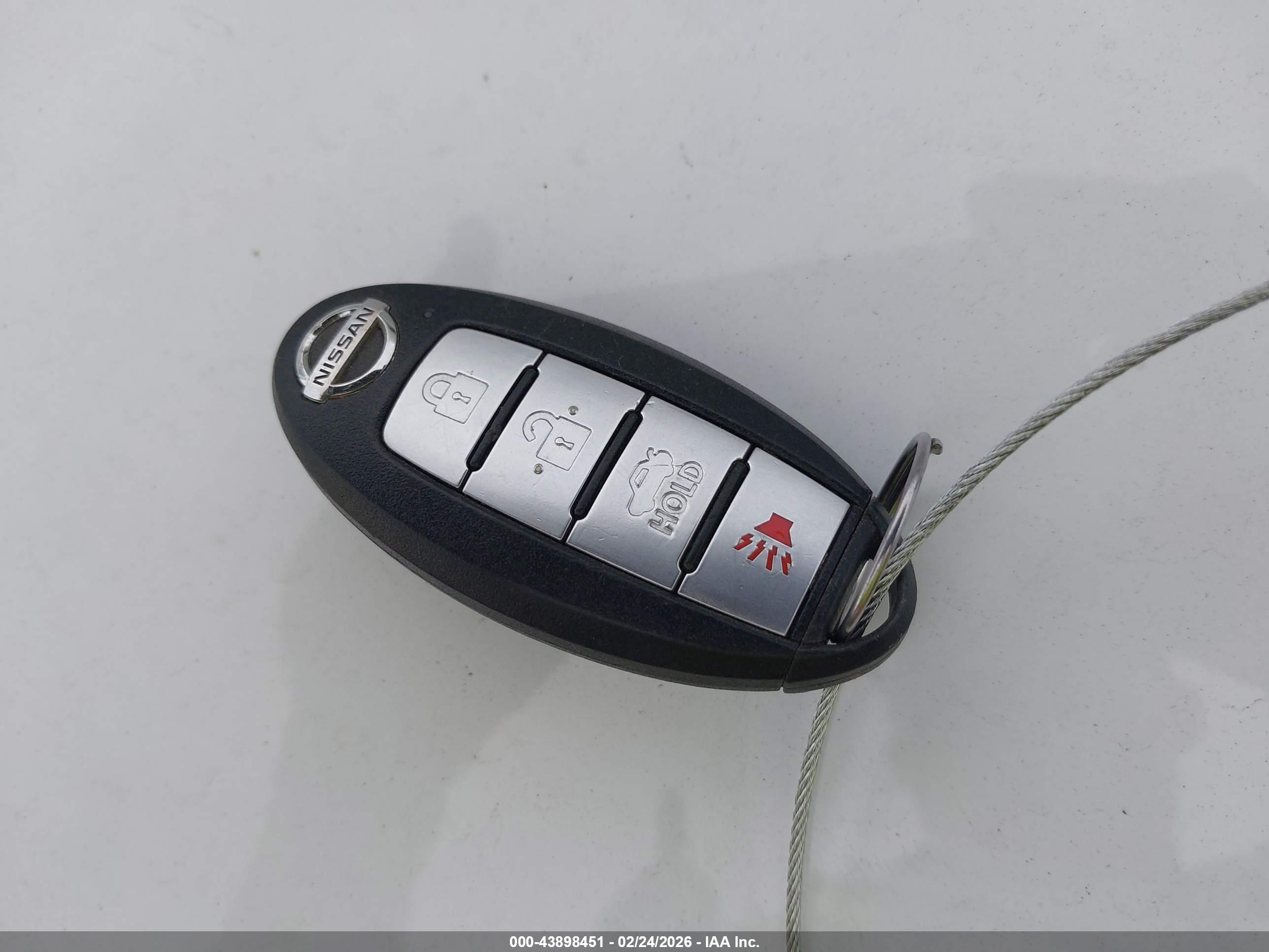 NISSAN VERSA image 11
