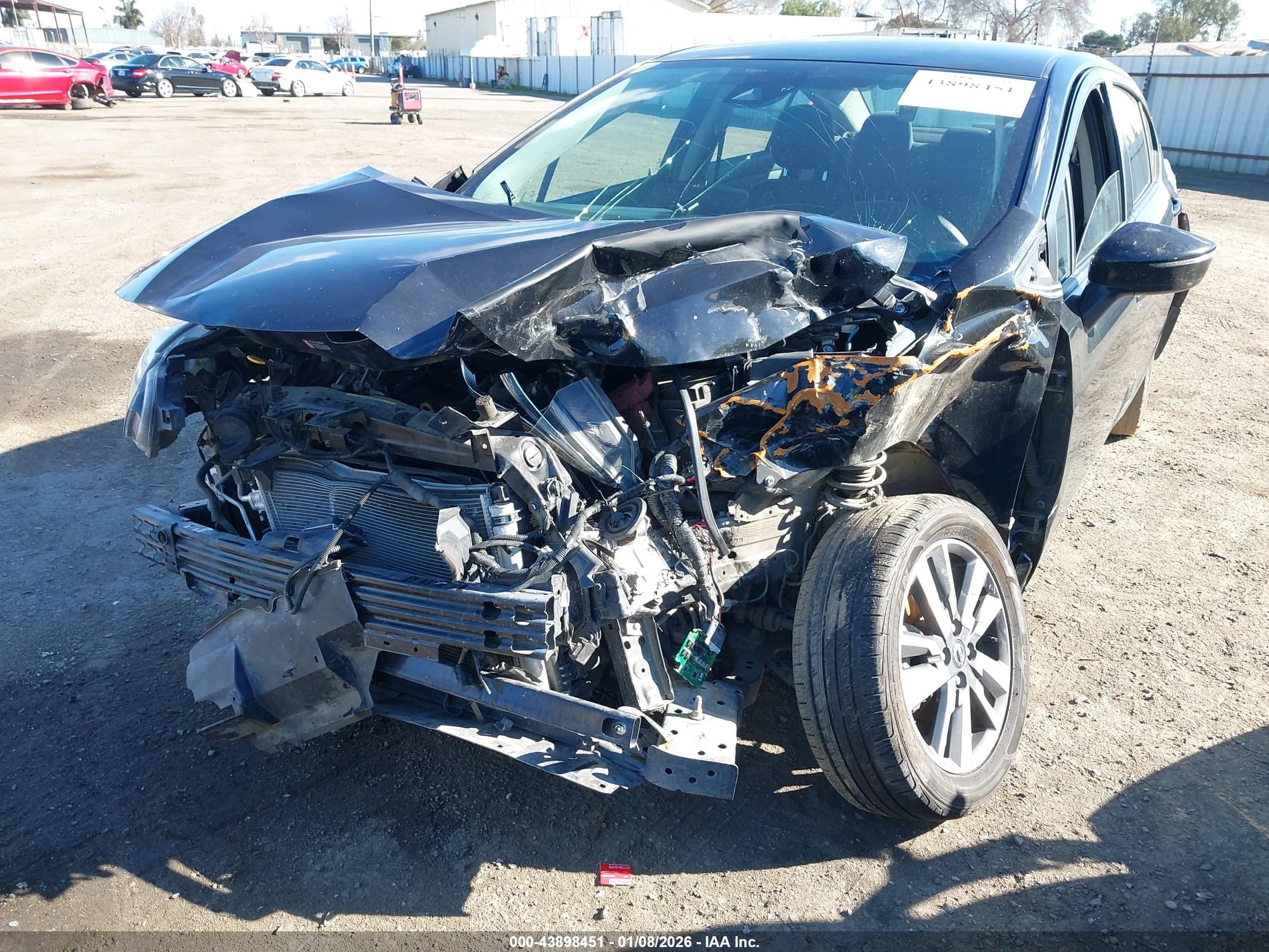 NISSAN VERSA image 6