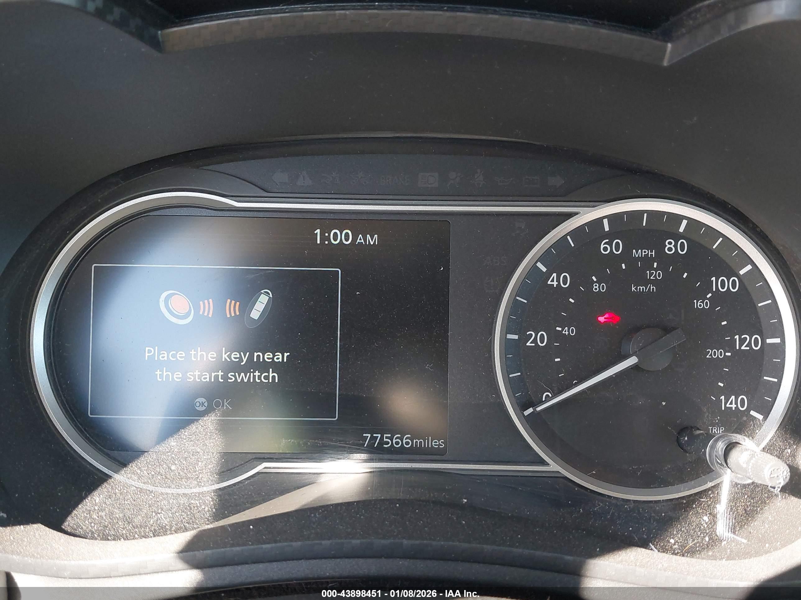 NISSAN VERSA image 7