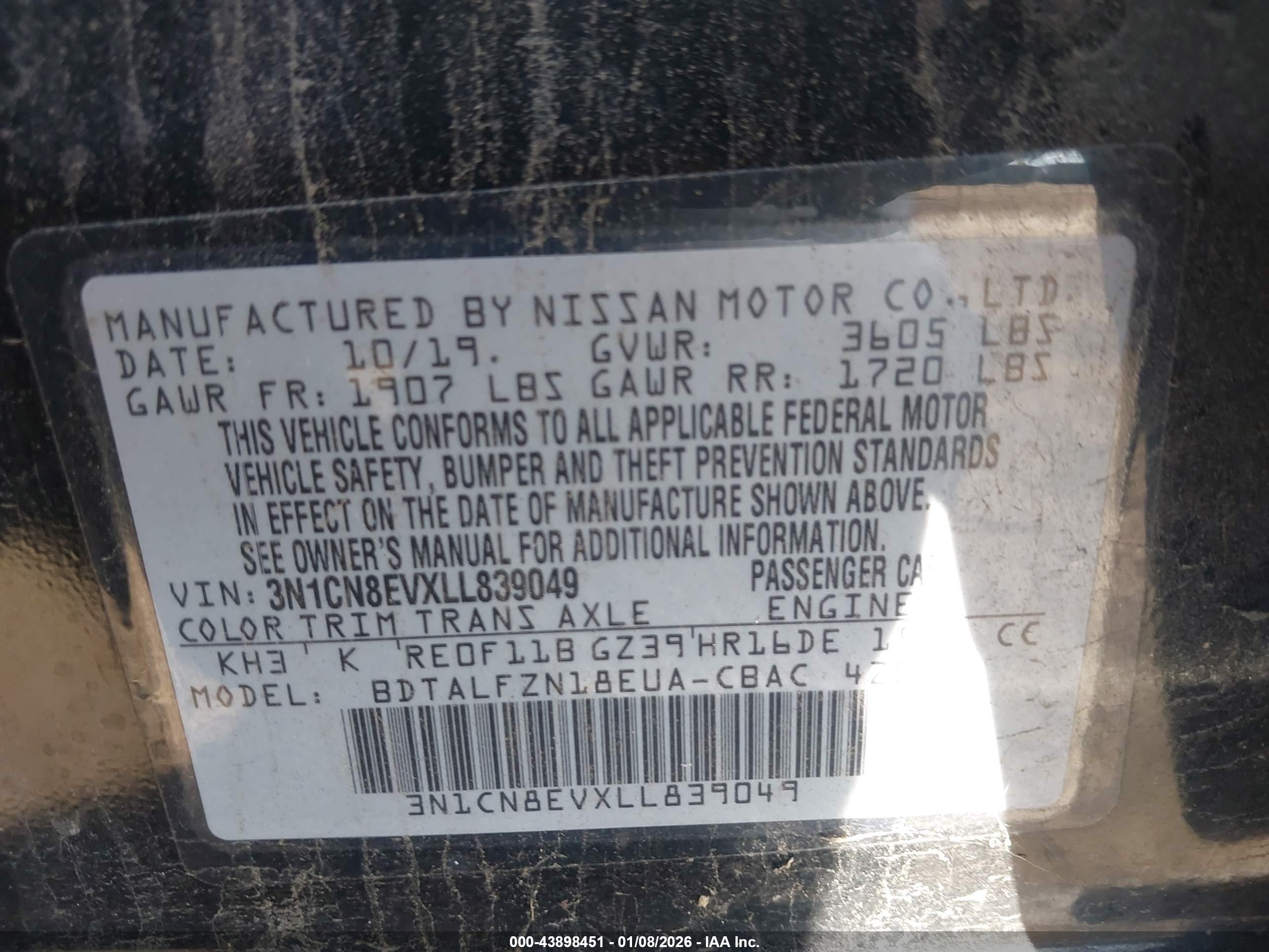 NISSAN VERSA image 9