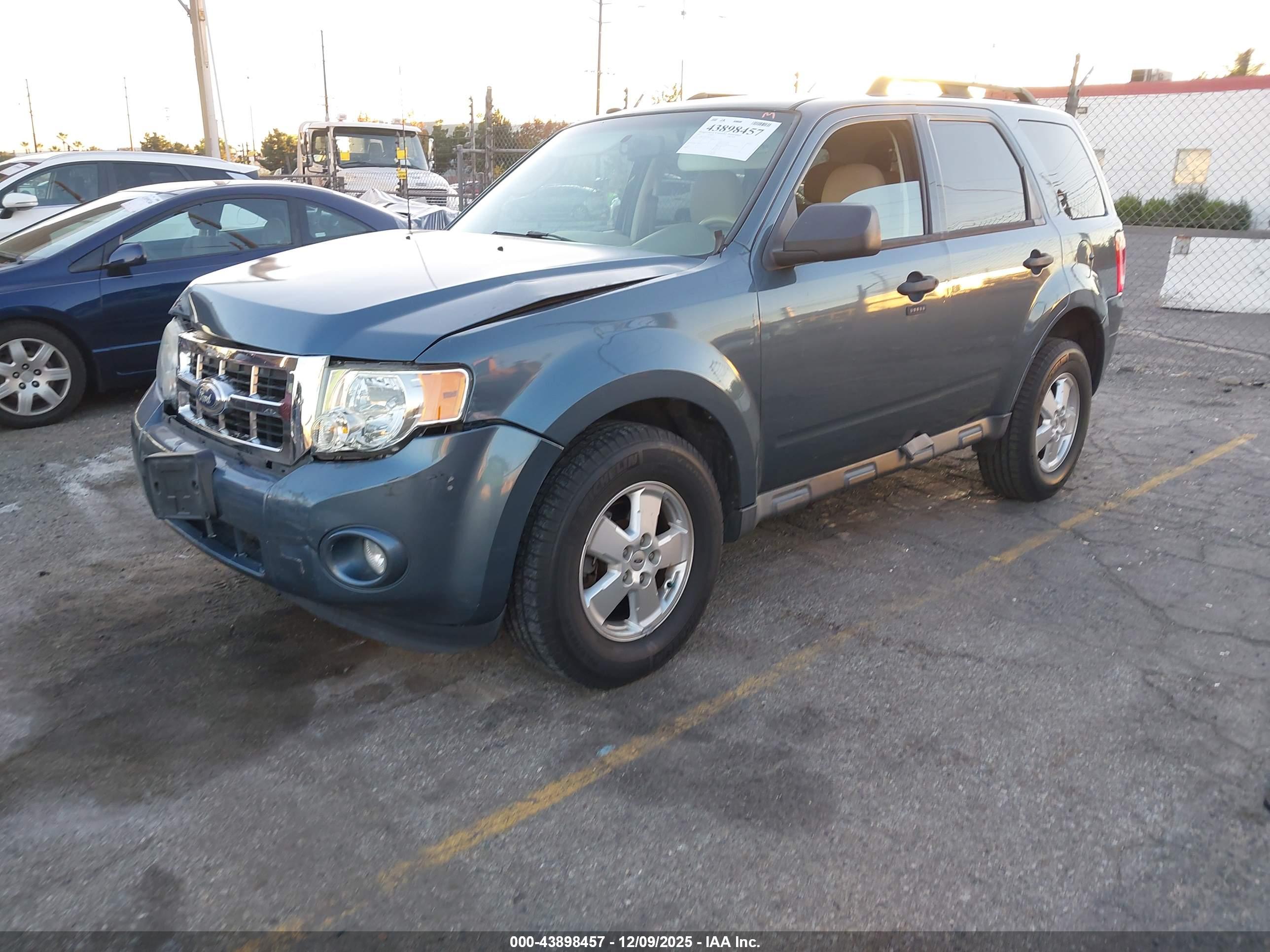 FORD ESCAPE image 2