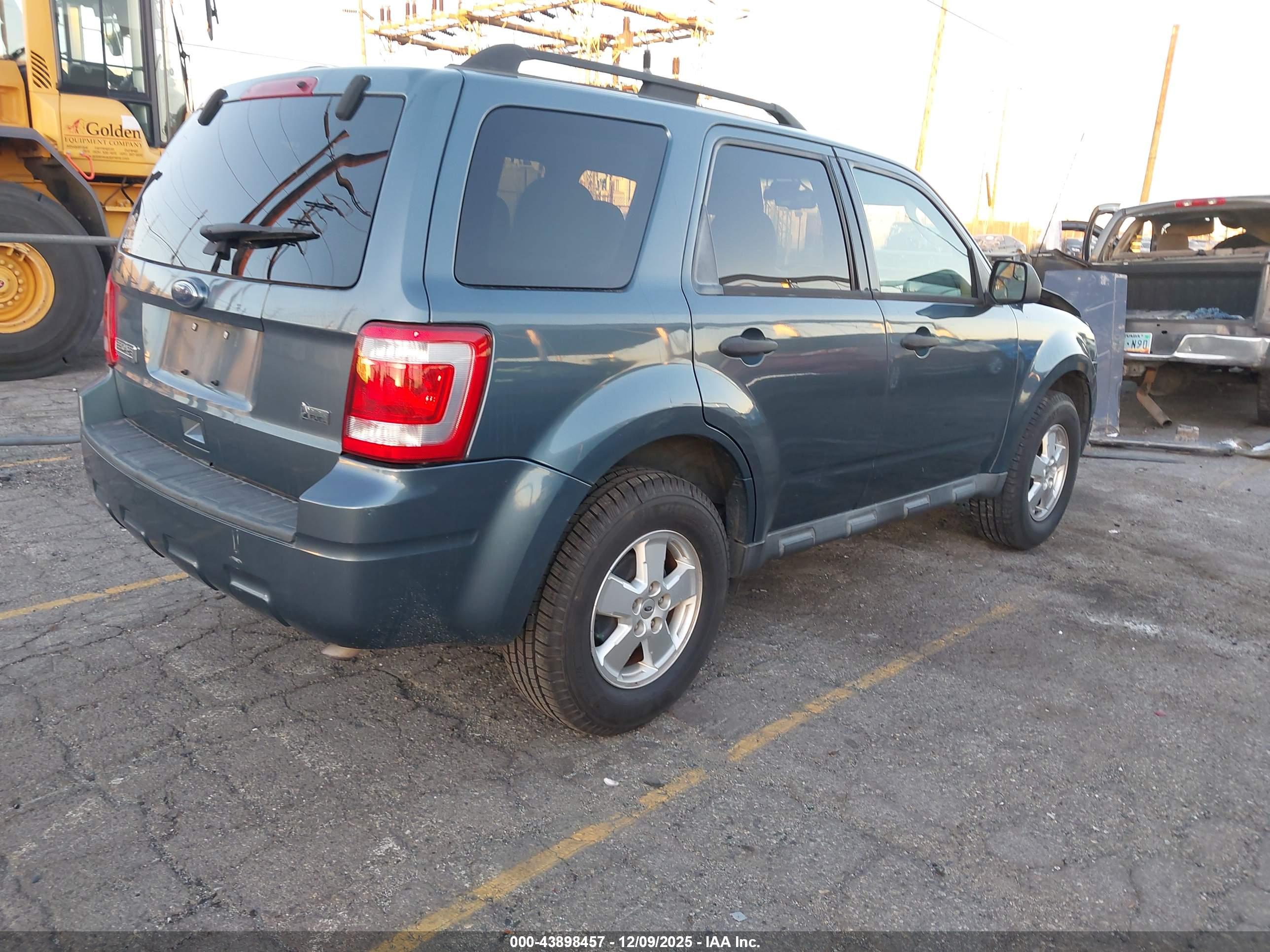 FORD ESCAPE image 4