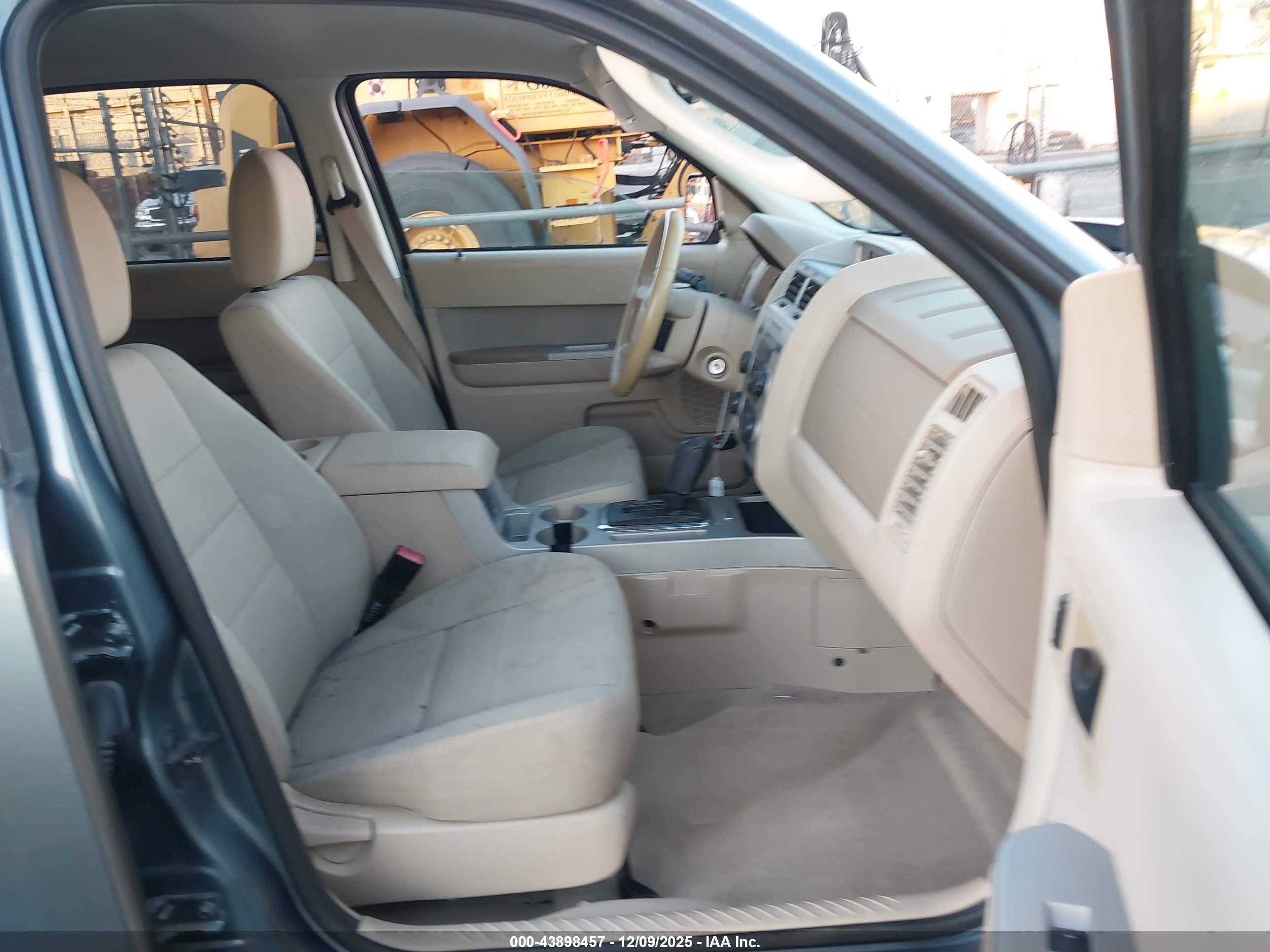 FORD ESCAPE image 5