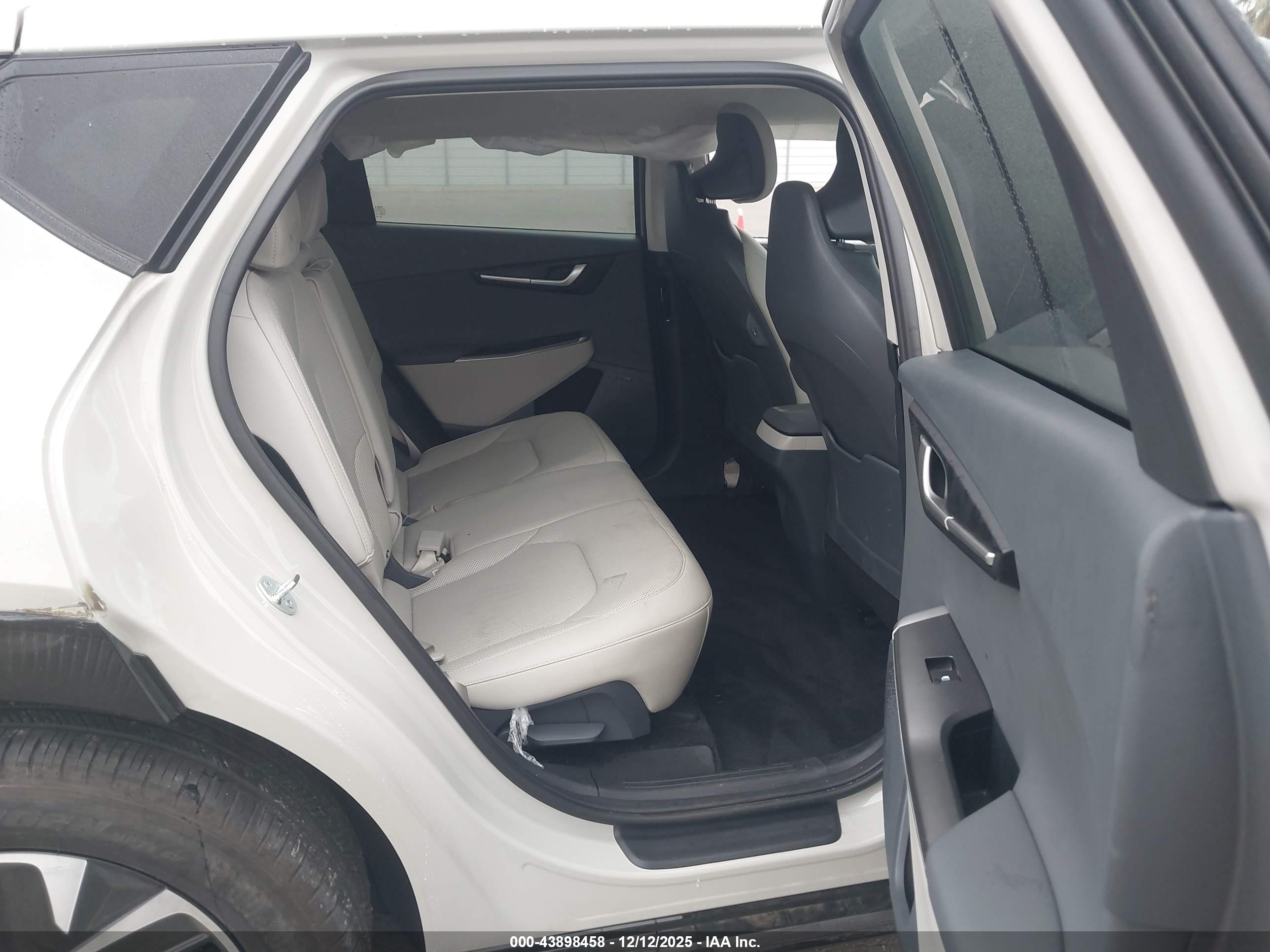 KIA EV6 image 8