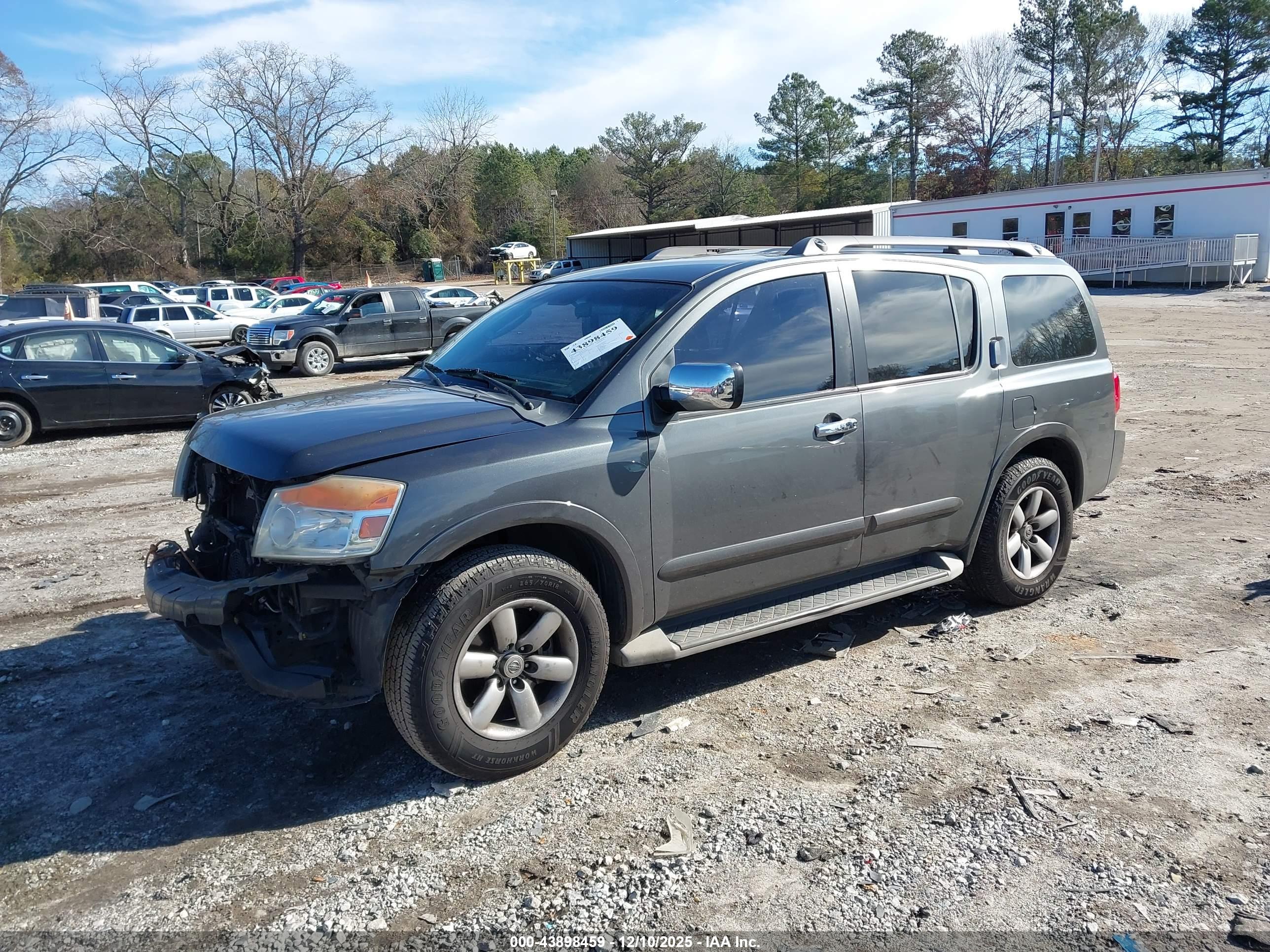NISSAN ARMADA image 2