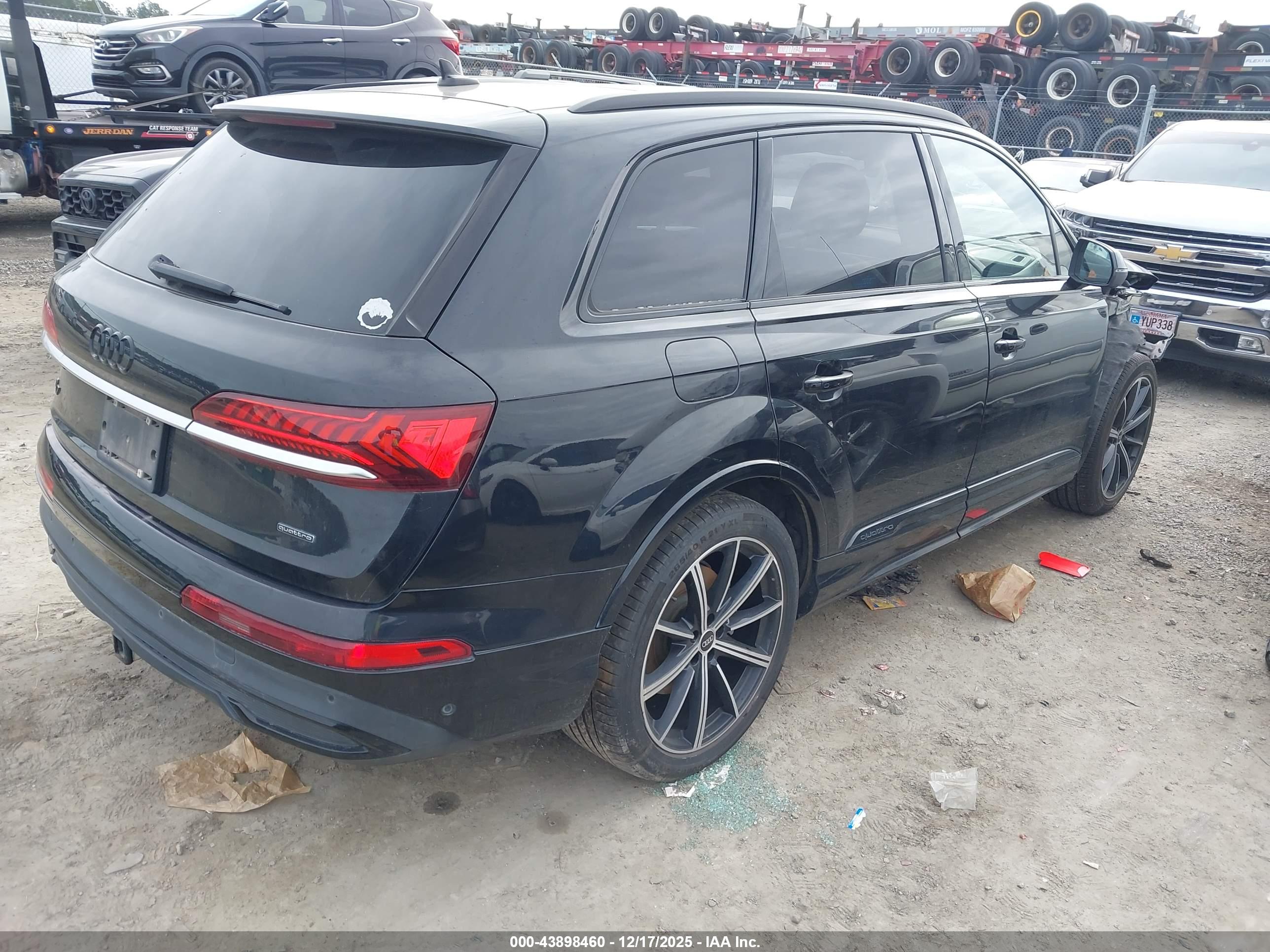 AUDI Q7 image 4