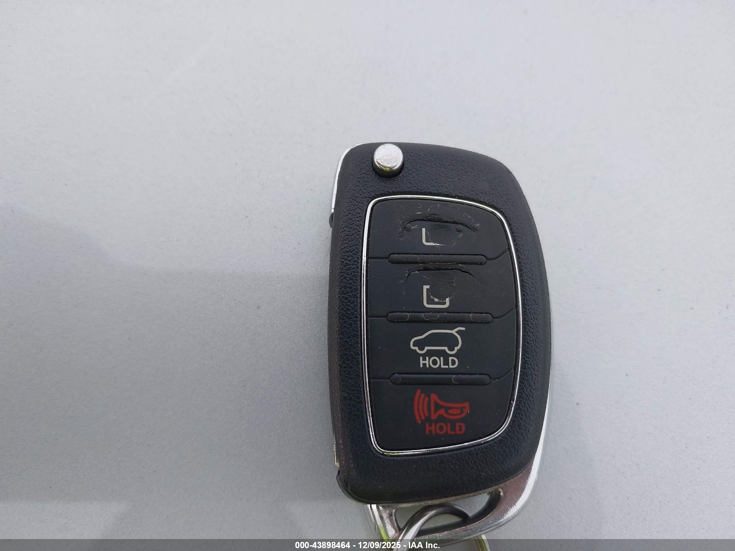 HYUNDAI SANTA image 11