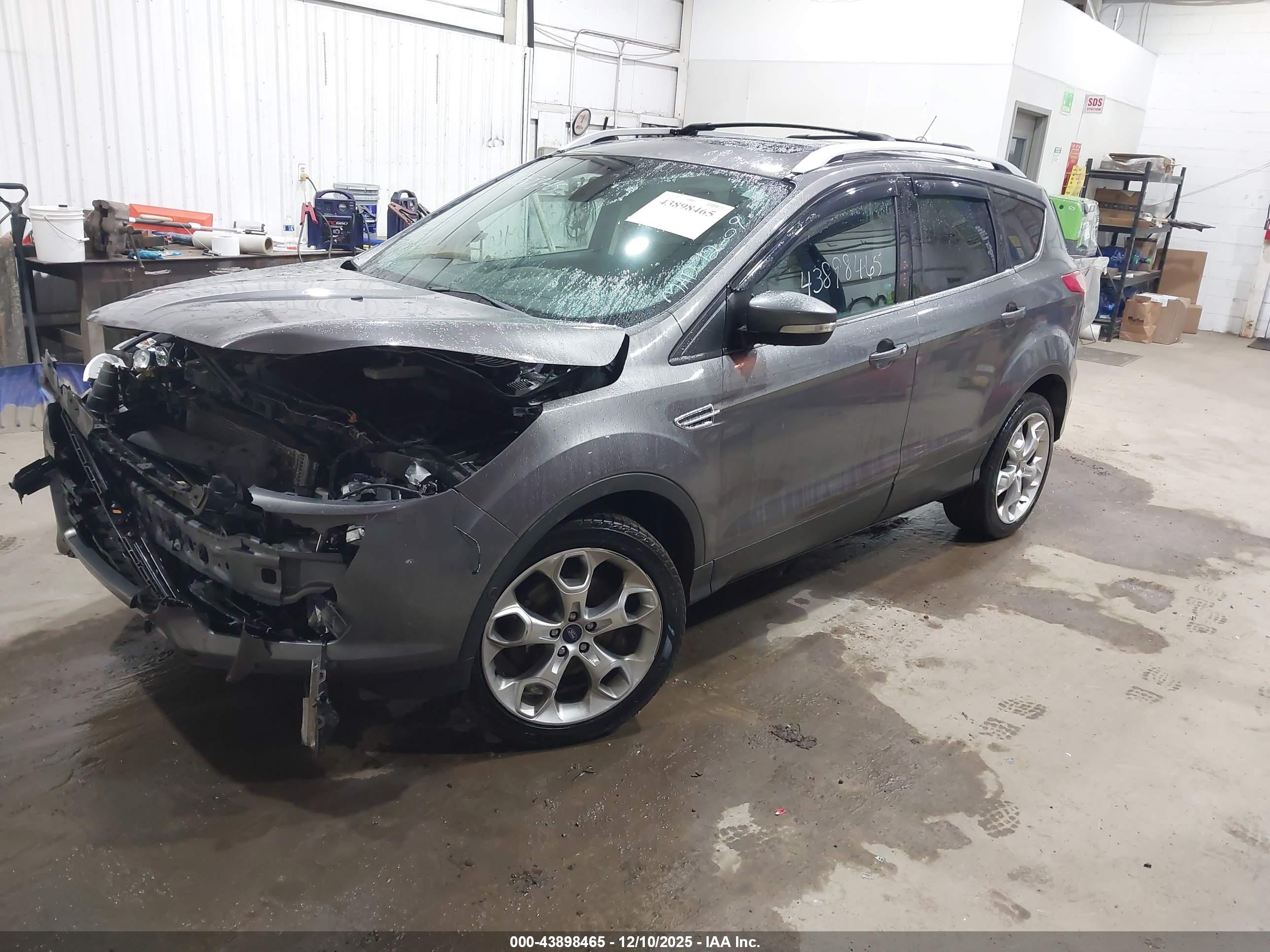 FORD ESCAPE image 2
