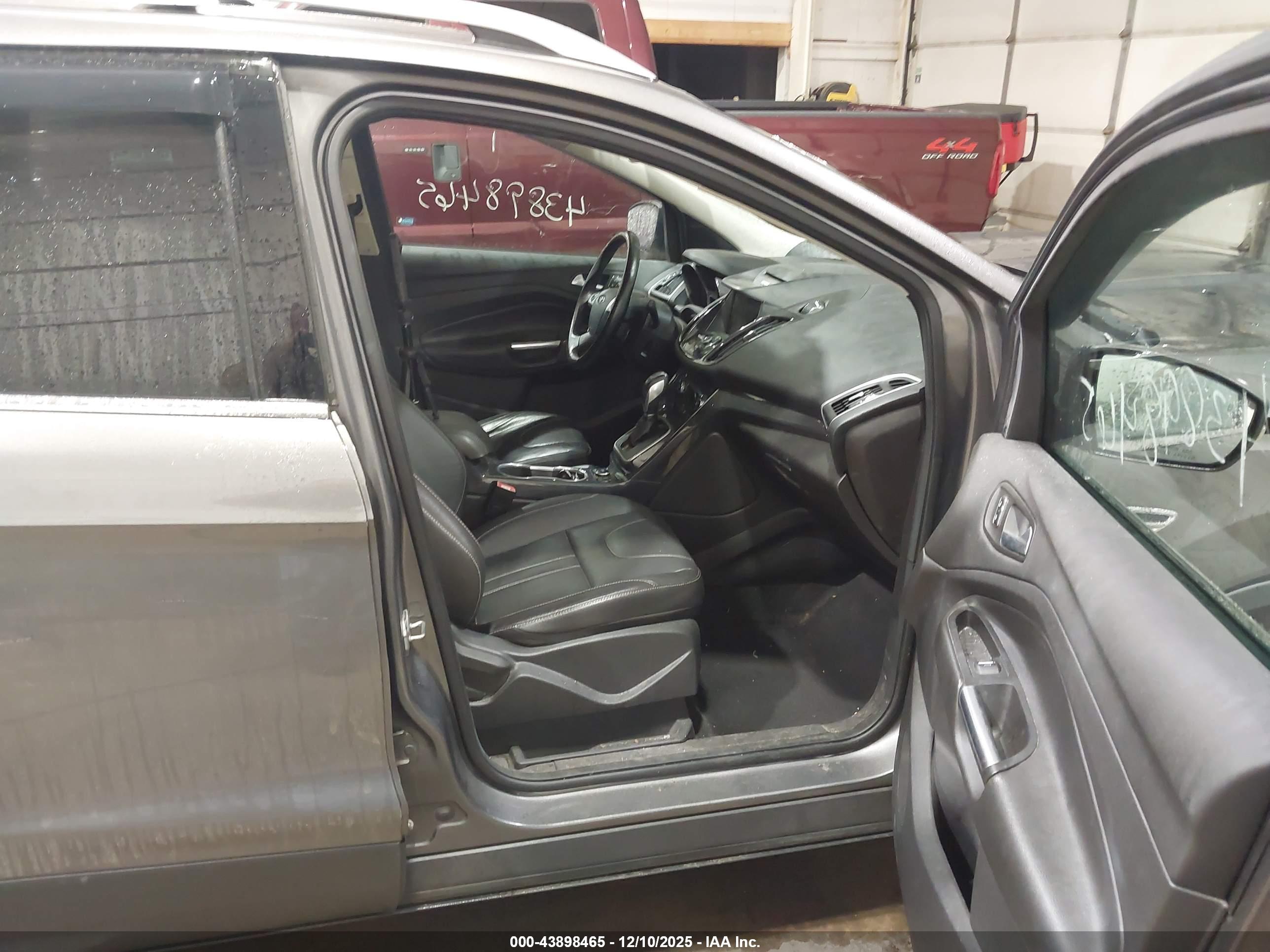 FORD ESCAPE image 5