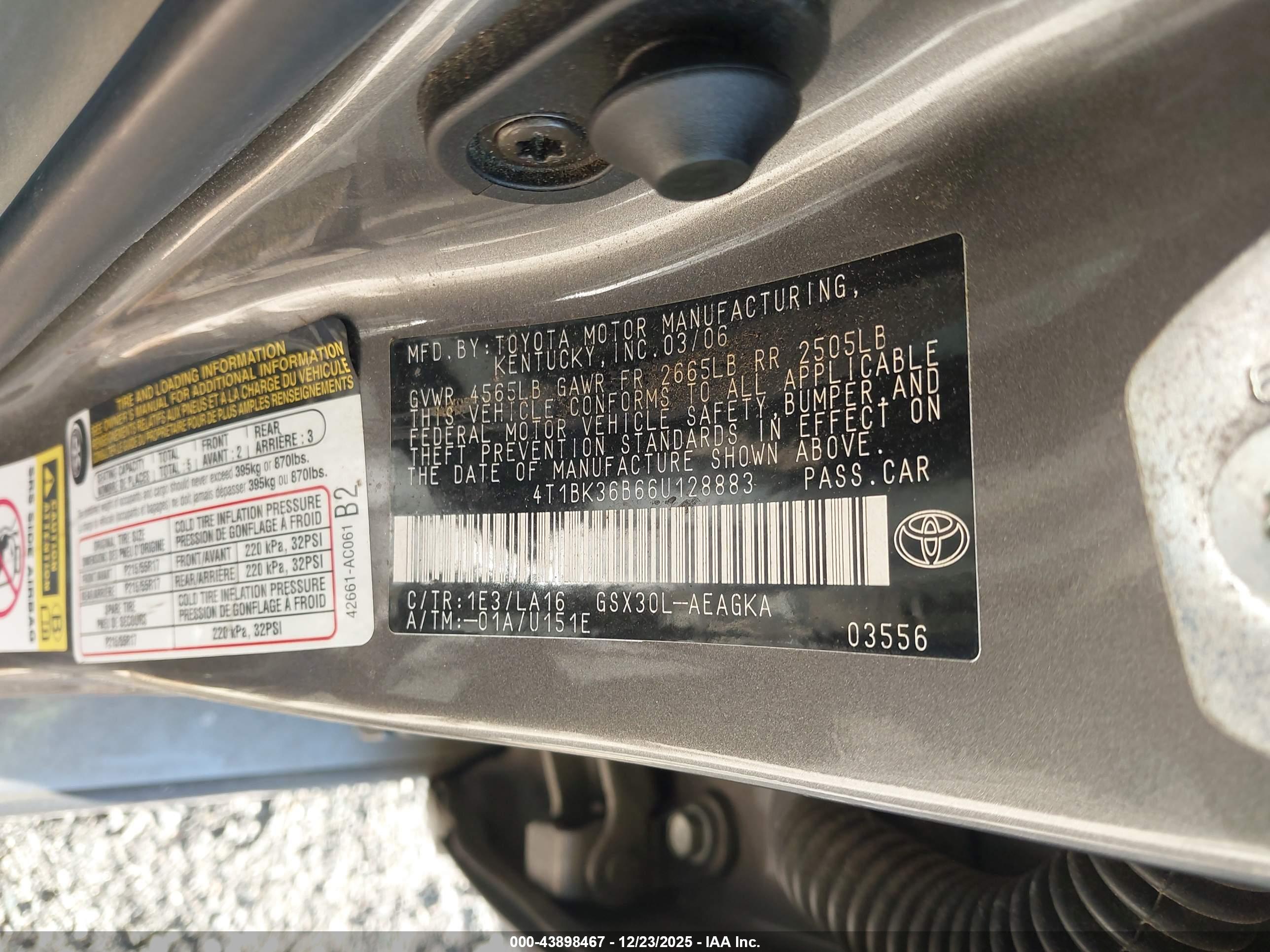TOYOTA AVALON image 9