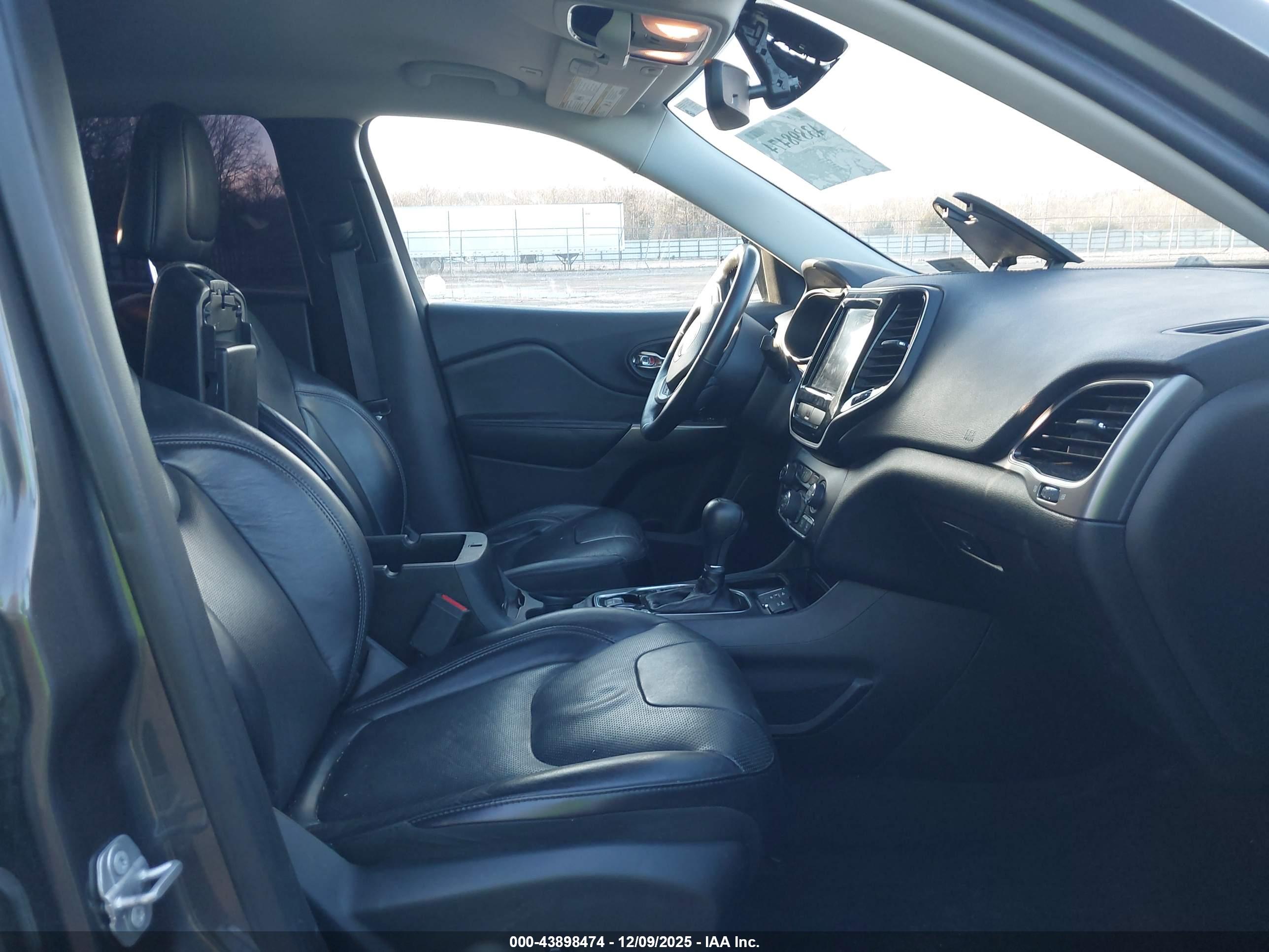 JEEP CHEROKEE image 5