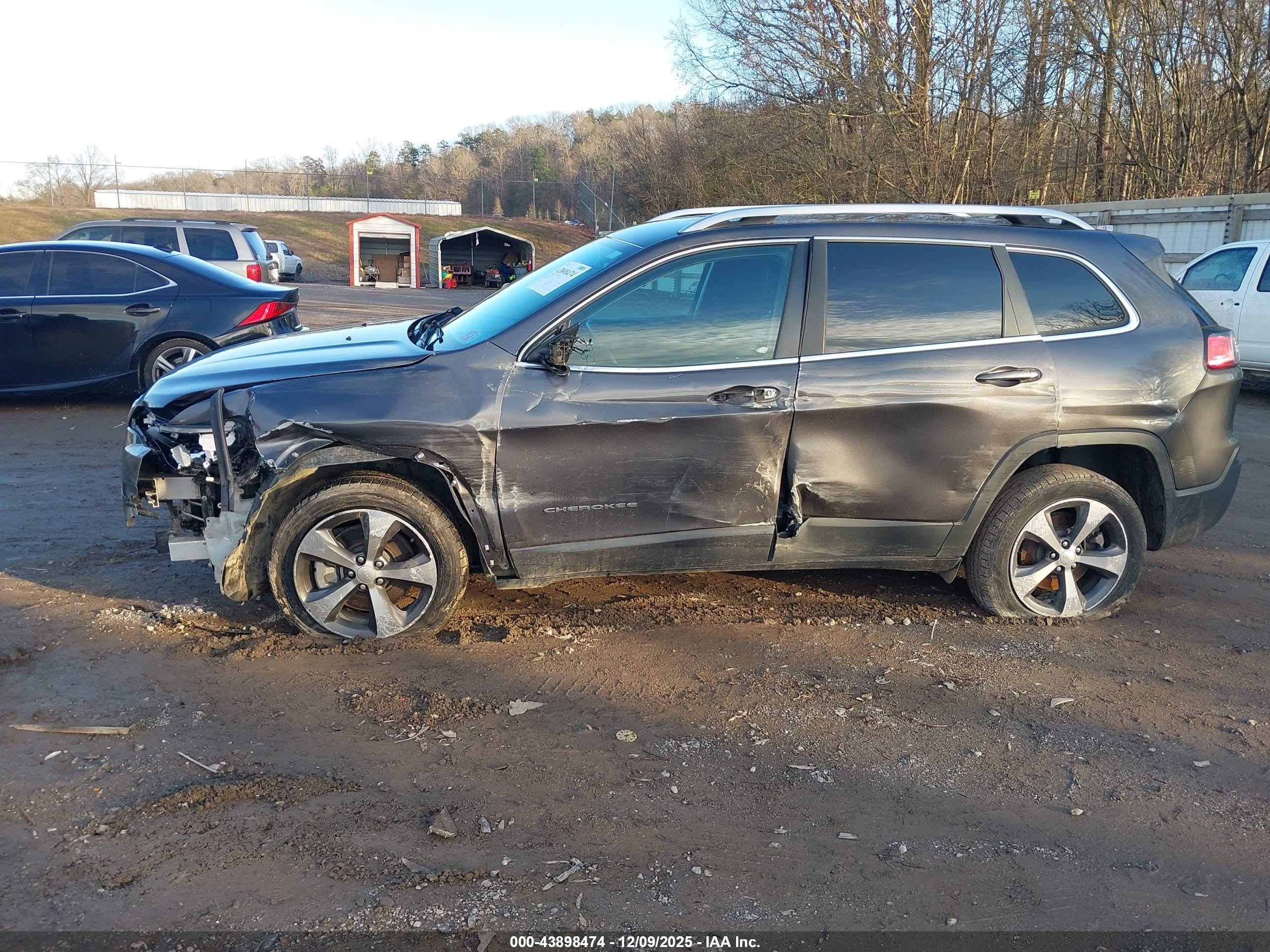JEEP CHEROKEE image 6