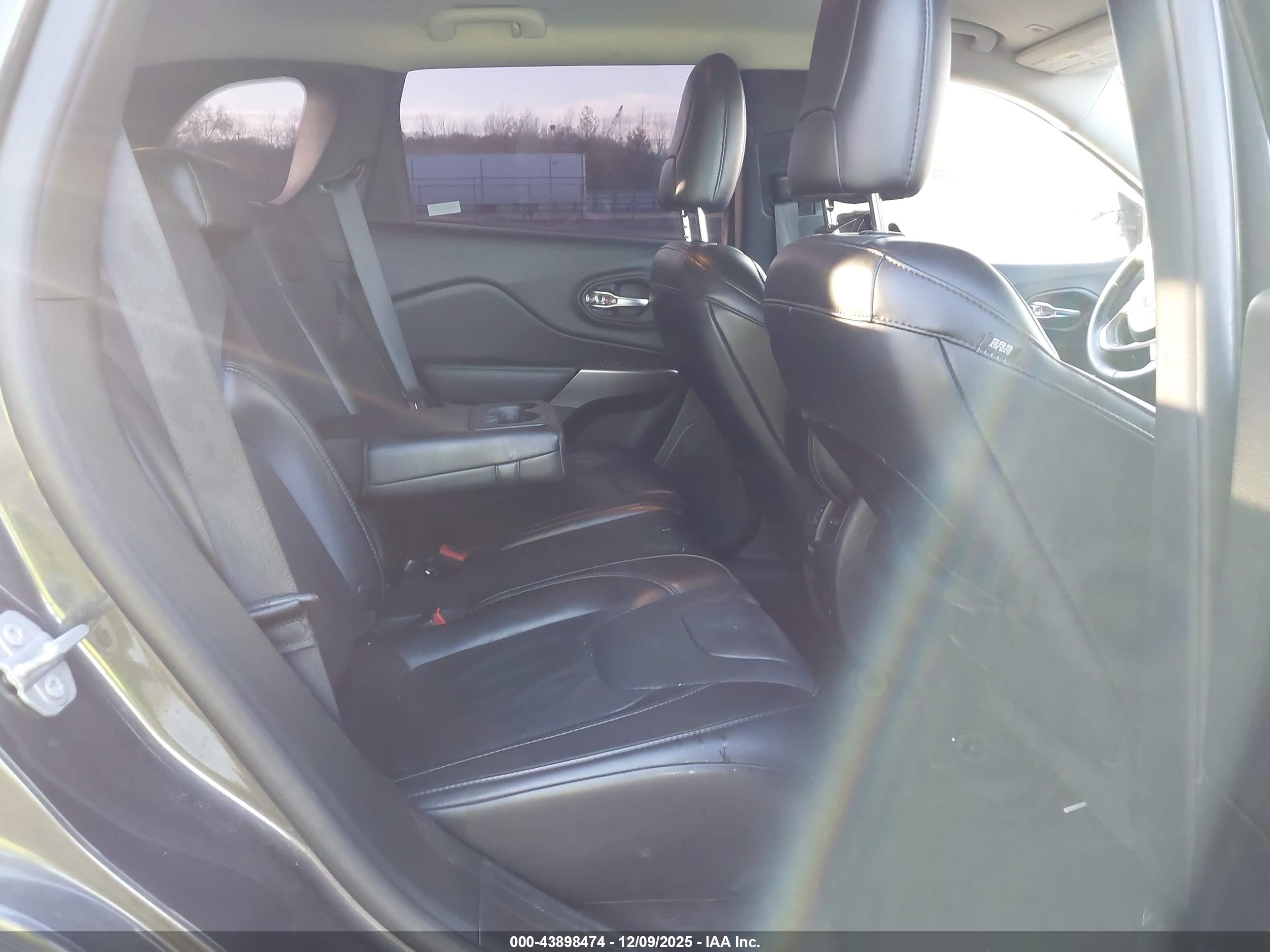 JEEP CHEROKEE image 8