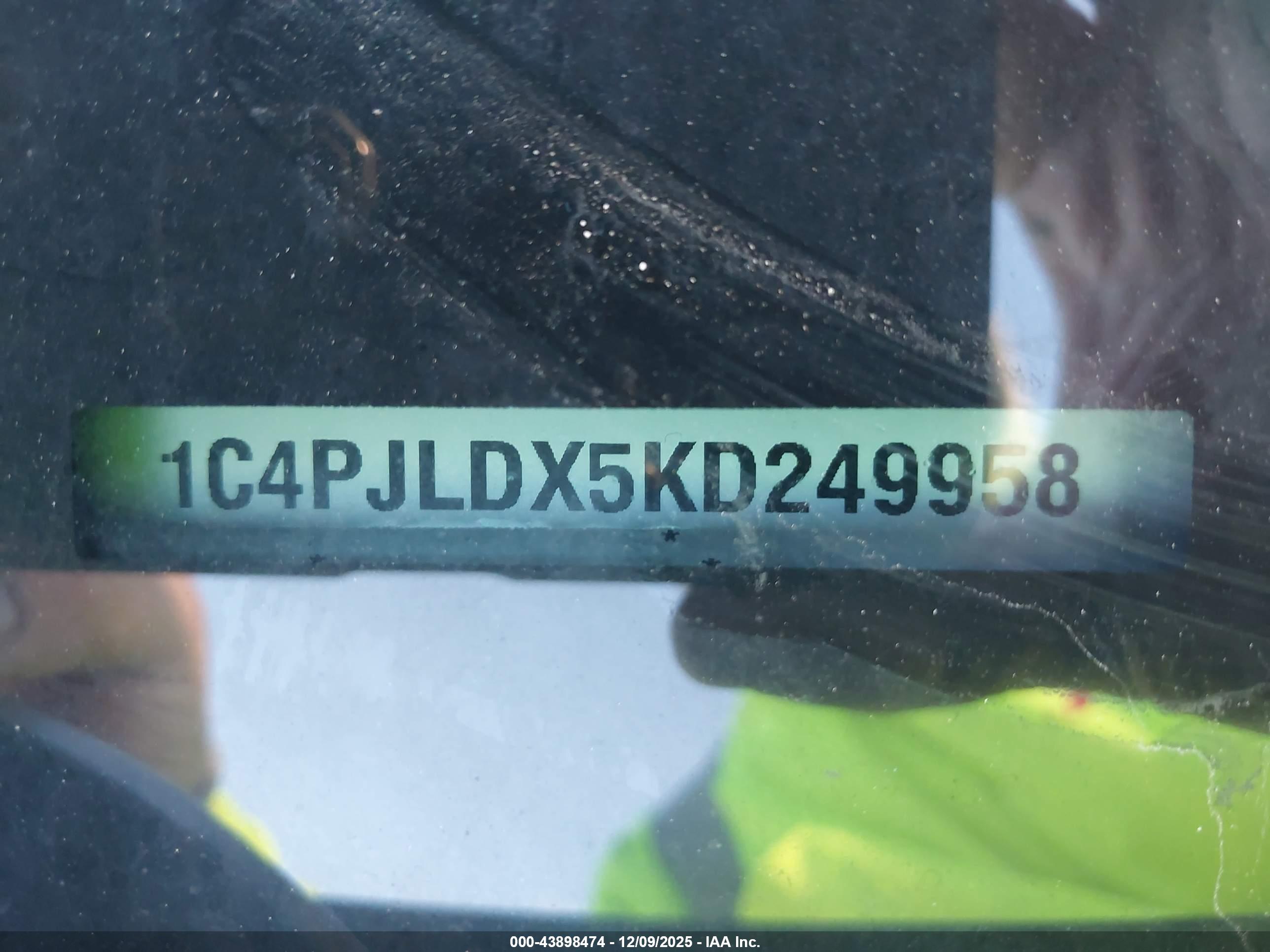 JEEP CHEROKEE image 9