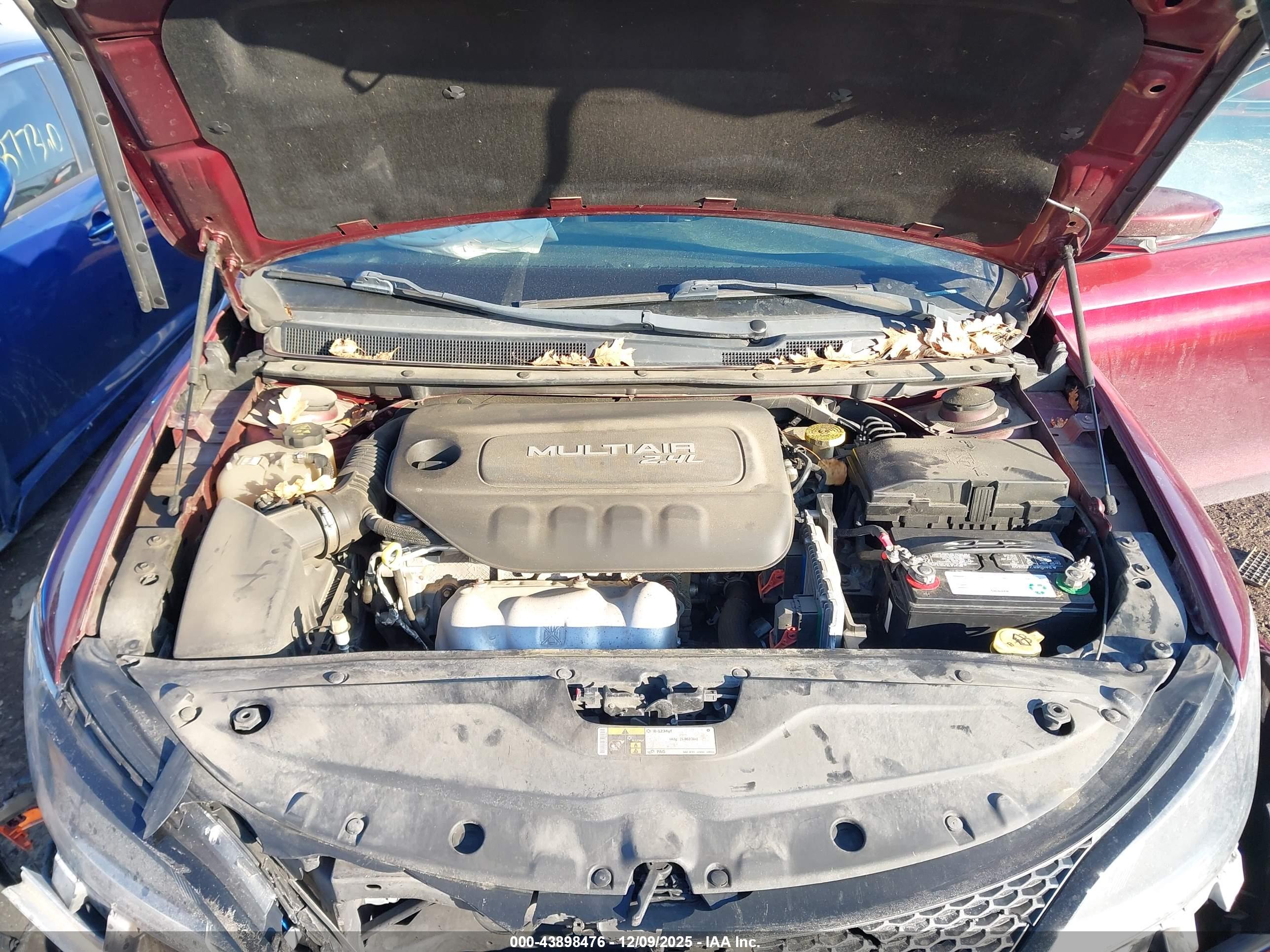CHRYSLER 200 image 10