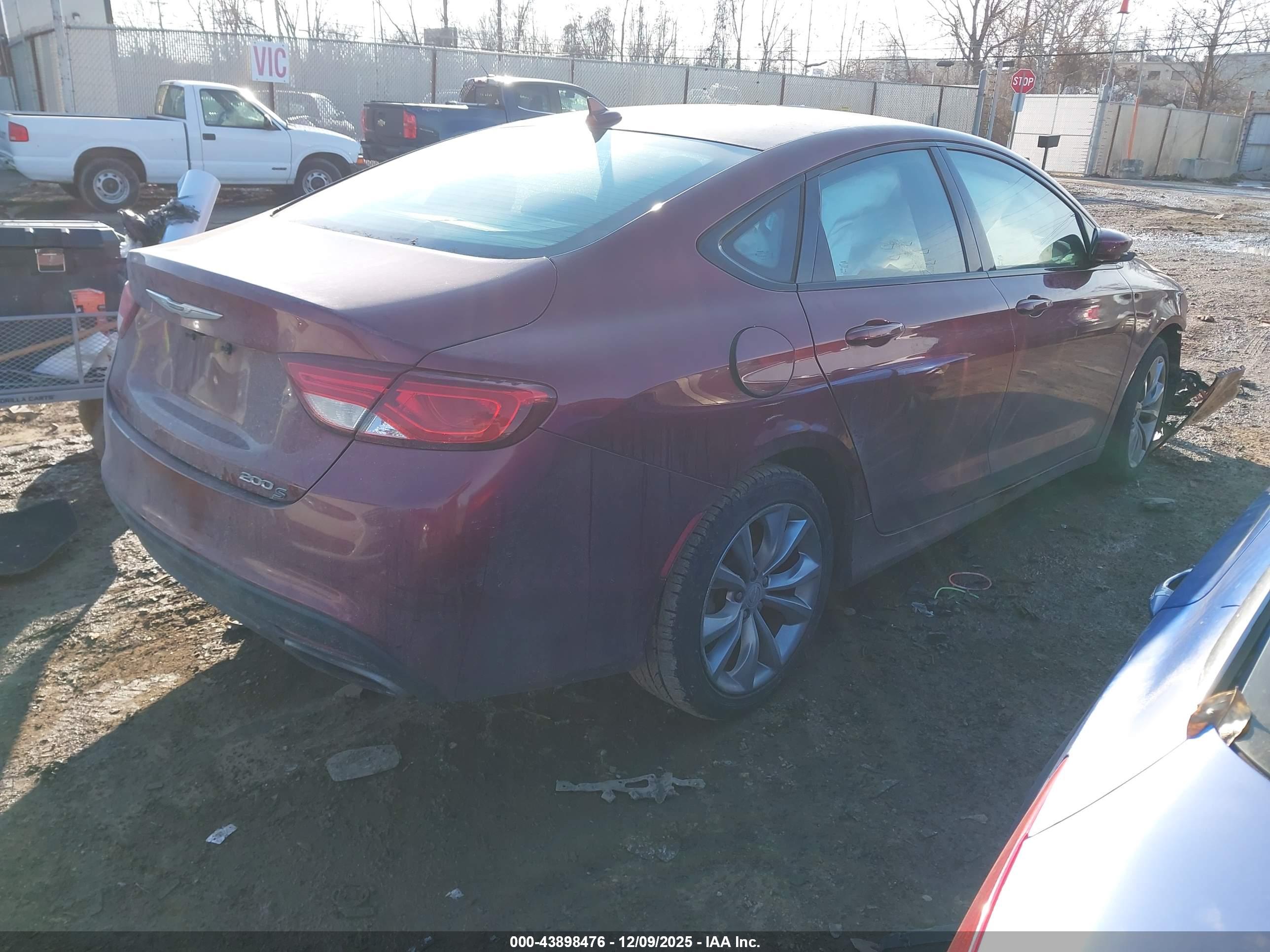CHRYSLER 200 image 4
