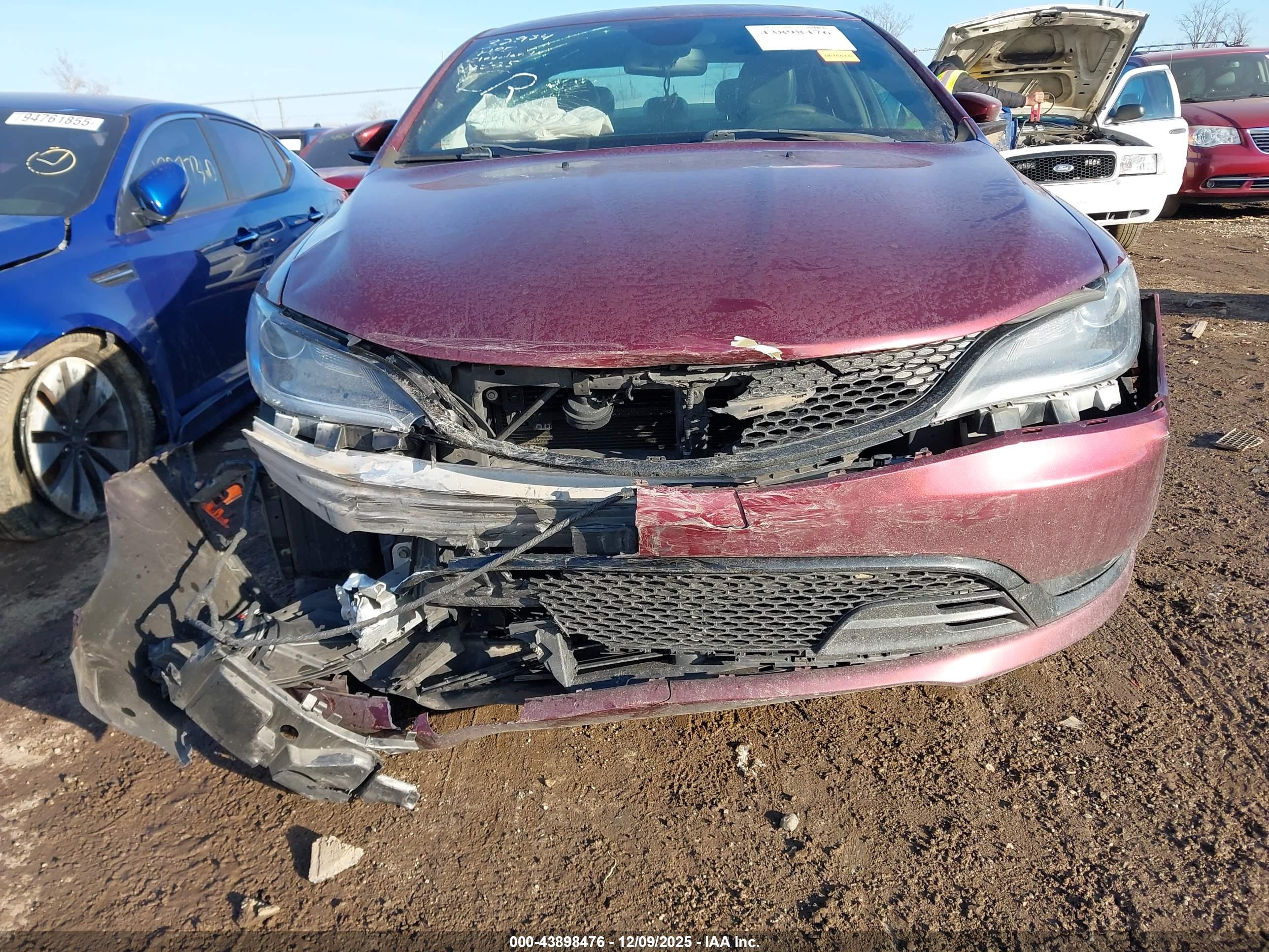 CHRYSLER 200 image 6