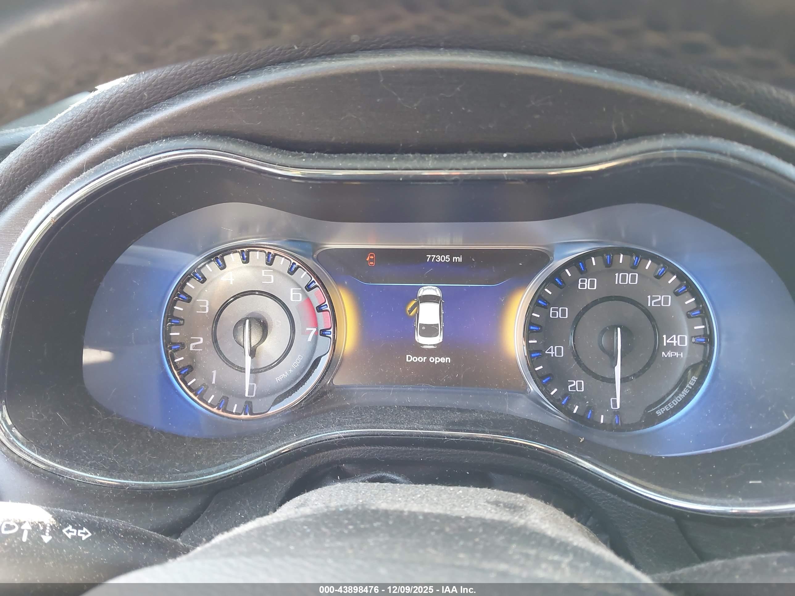 CHRYSLER 200 image 7