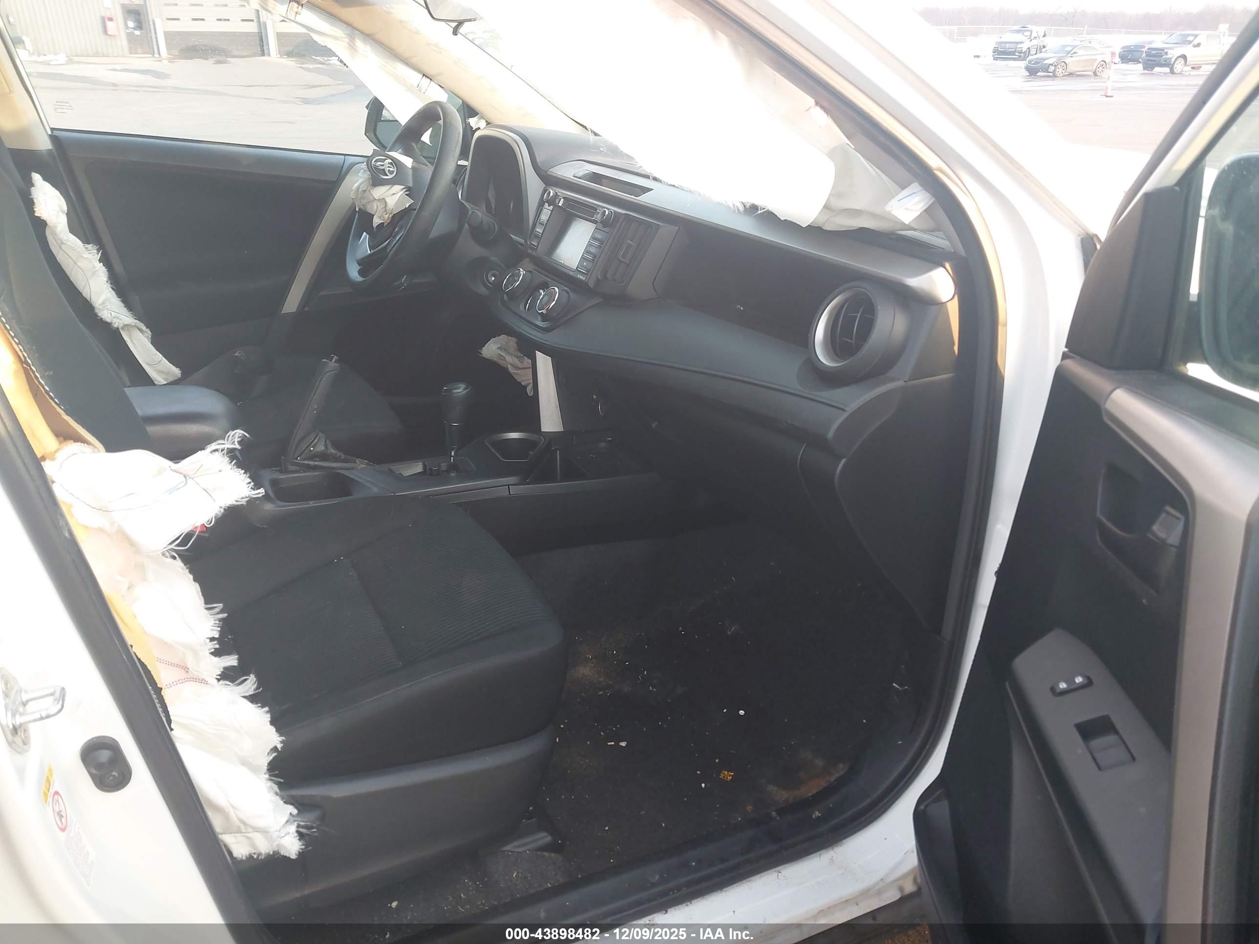TOYOTA RAV4 image 5