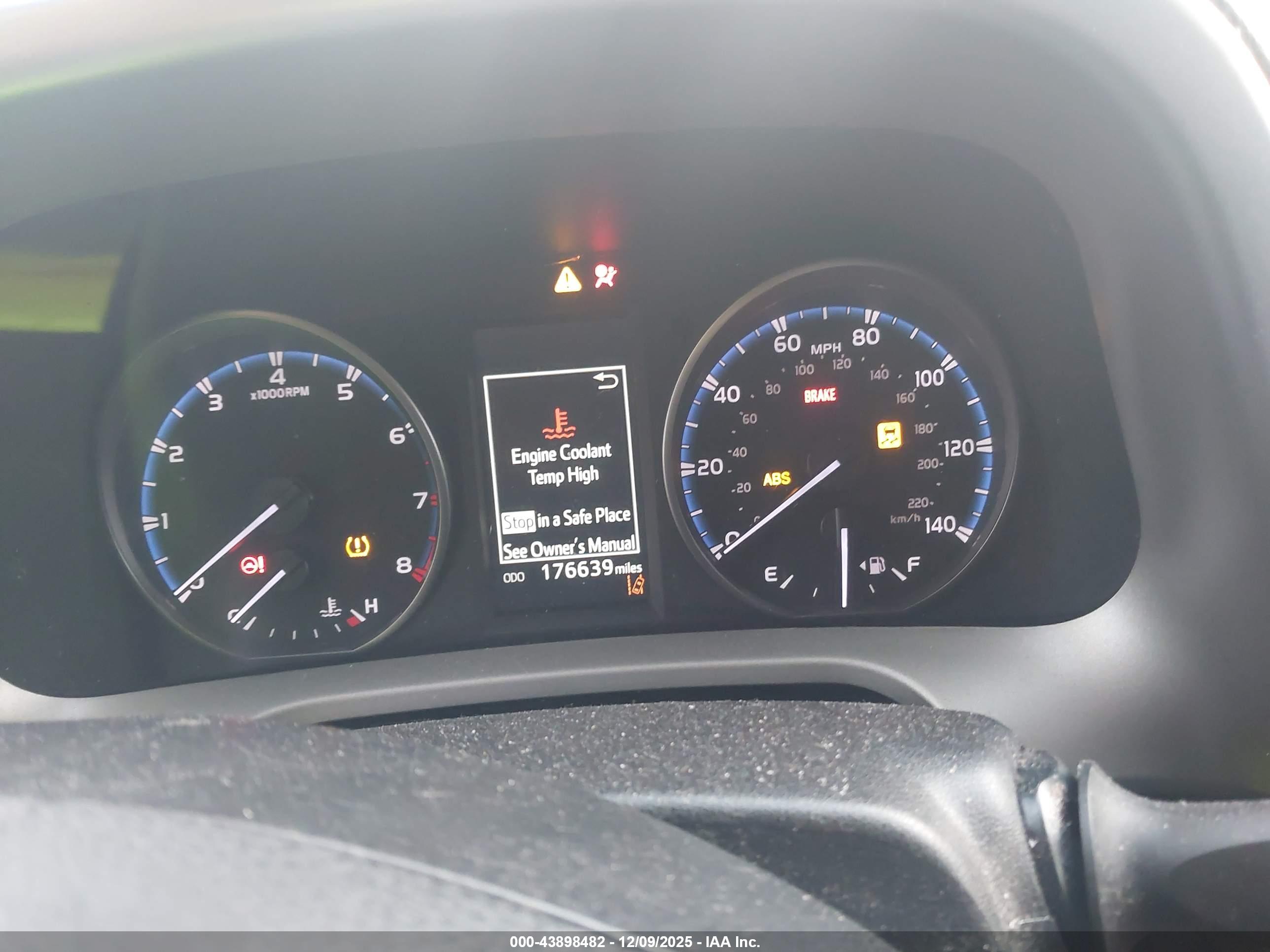 TOYOTA RAV4 image 7