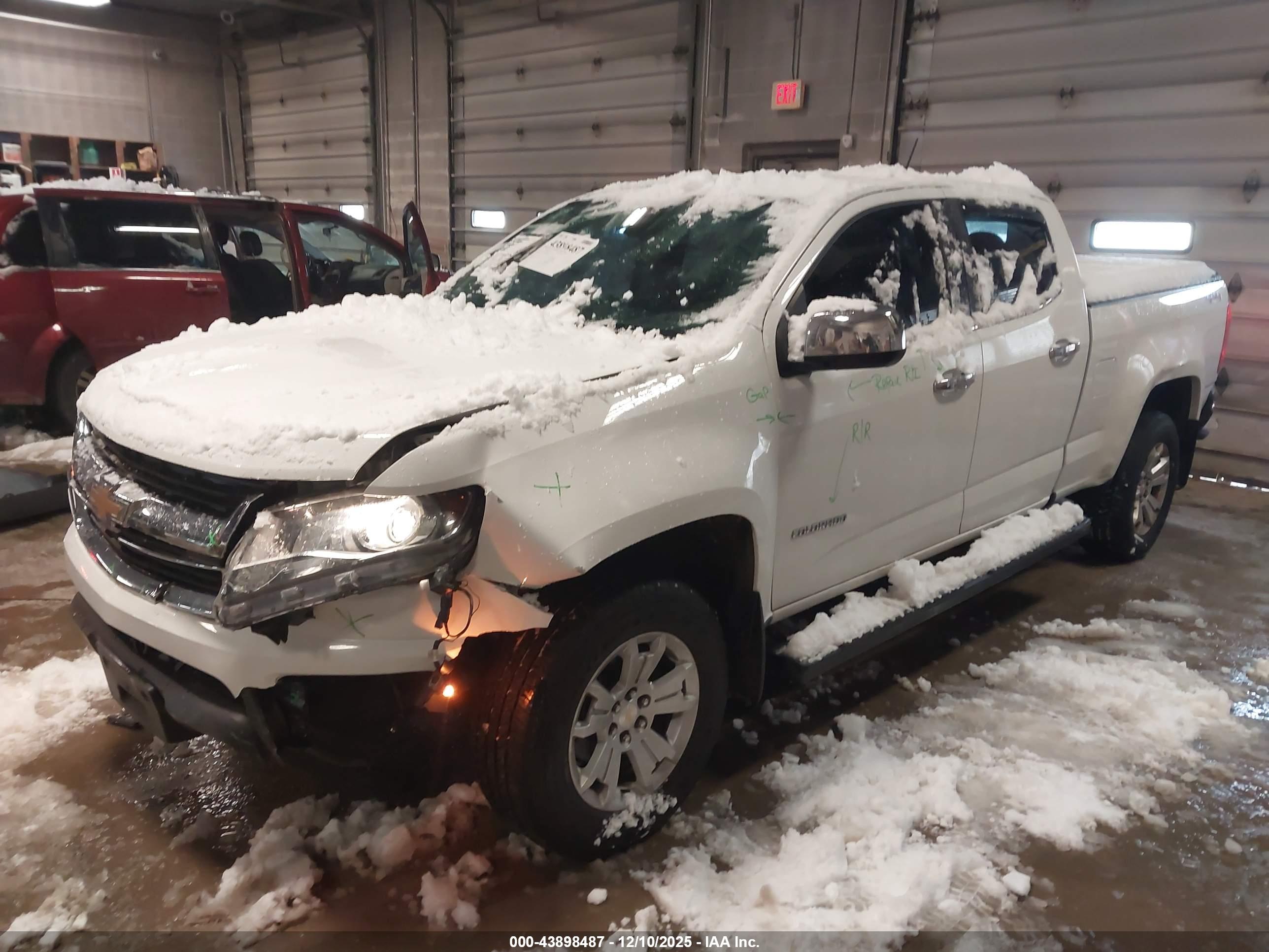 CHEVROLET COLORADO image 2