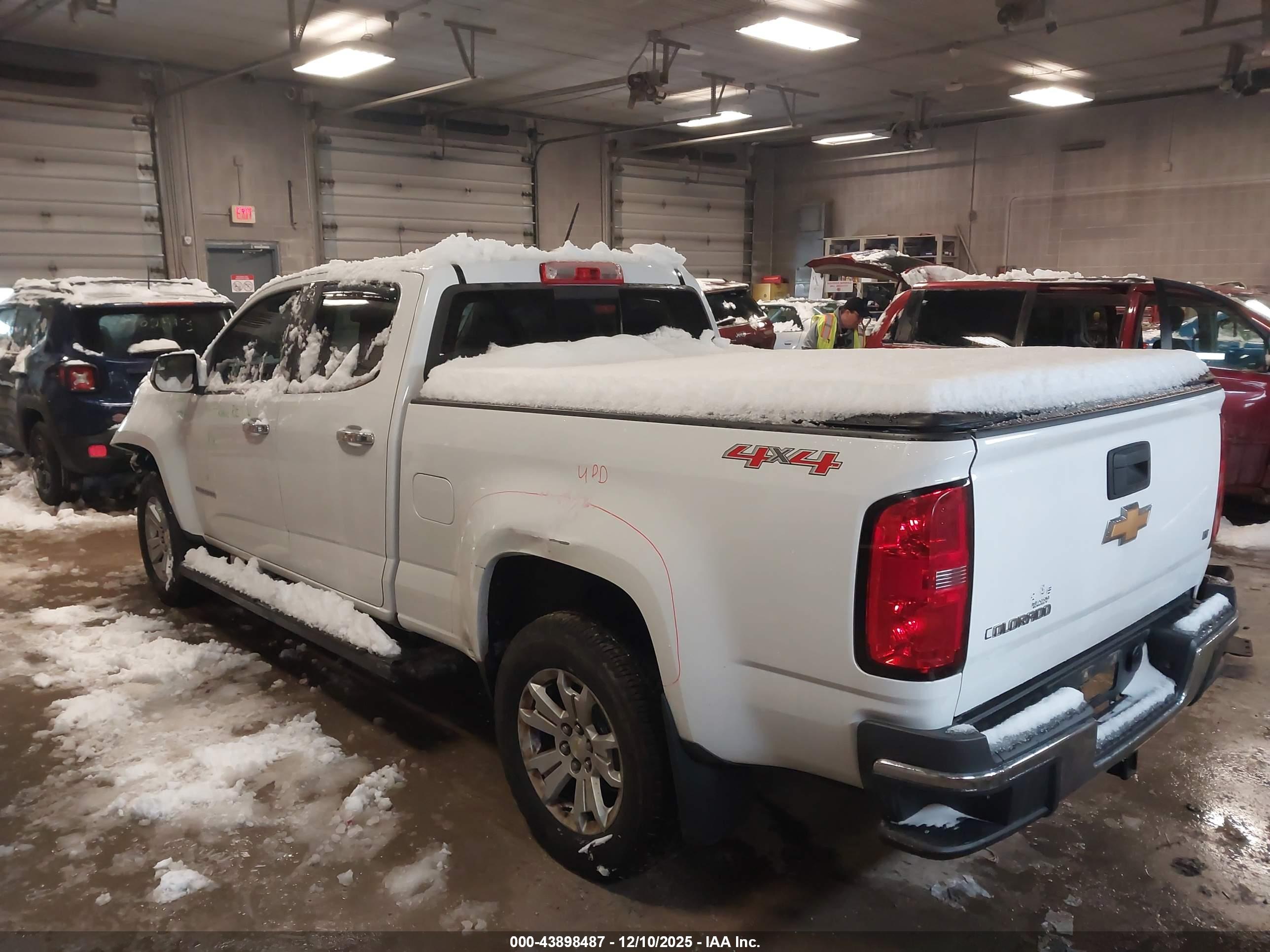 CHEVROLET COLORADO image 3
