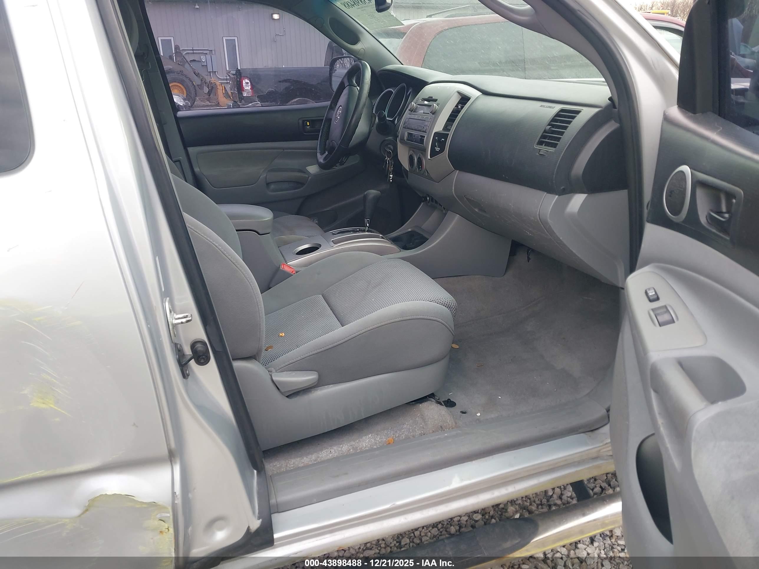 TOYOTA TACOMA image 5
