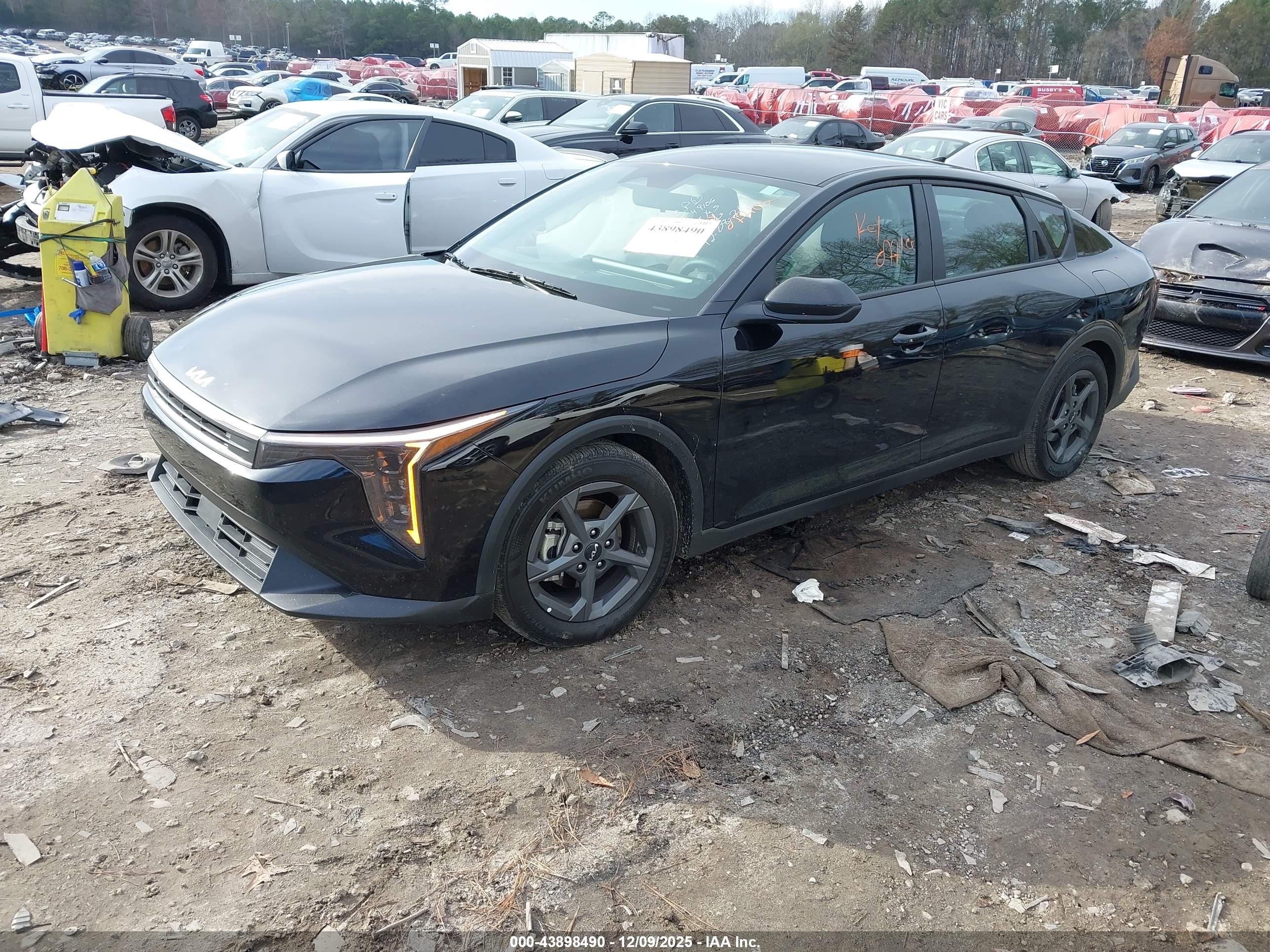 KIA K4 image 2